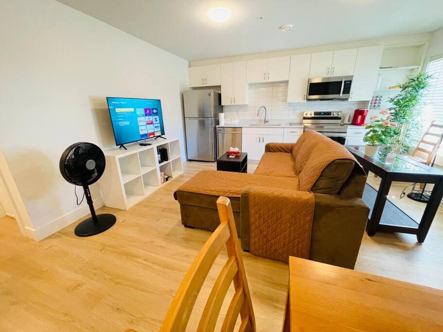 New 2BR Garden Suite,2Bath,AC,EV,Parkin,WIFI,Netfl