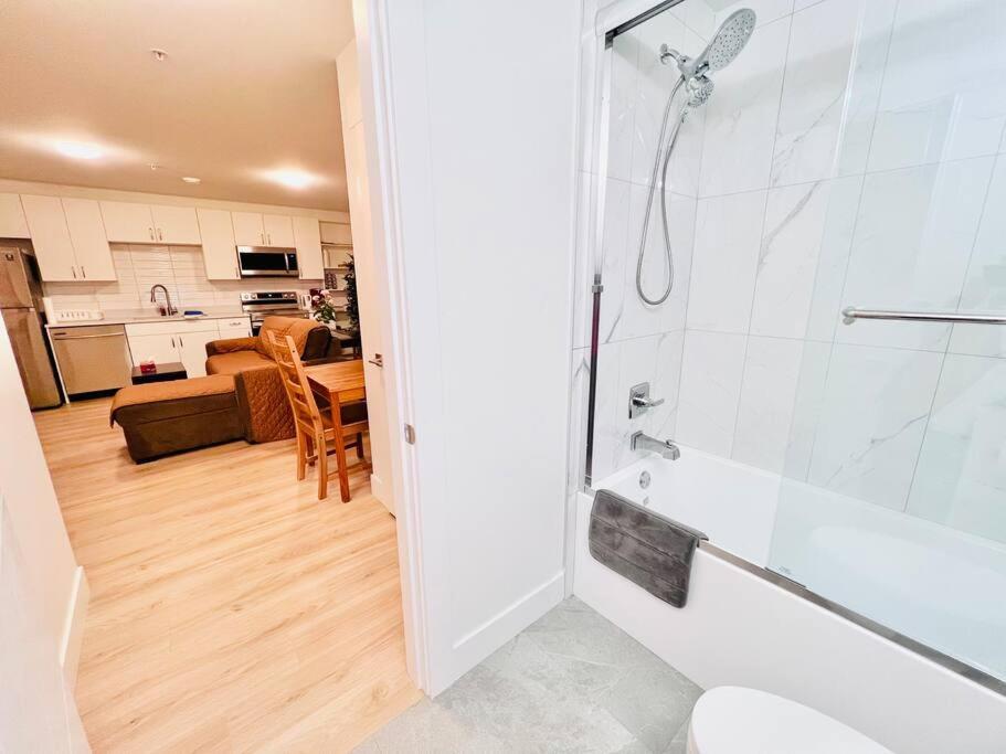 New 2BR Garden Suite,2Bath,AC,EV,Parkin,WIFI,Netfl