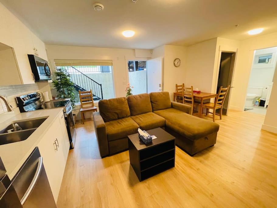New 2BR Garden Suite,2Bath,AC,EV,Parkin,WIFI,Netfl