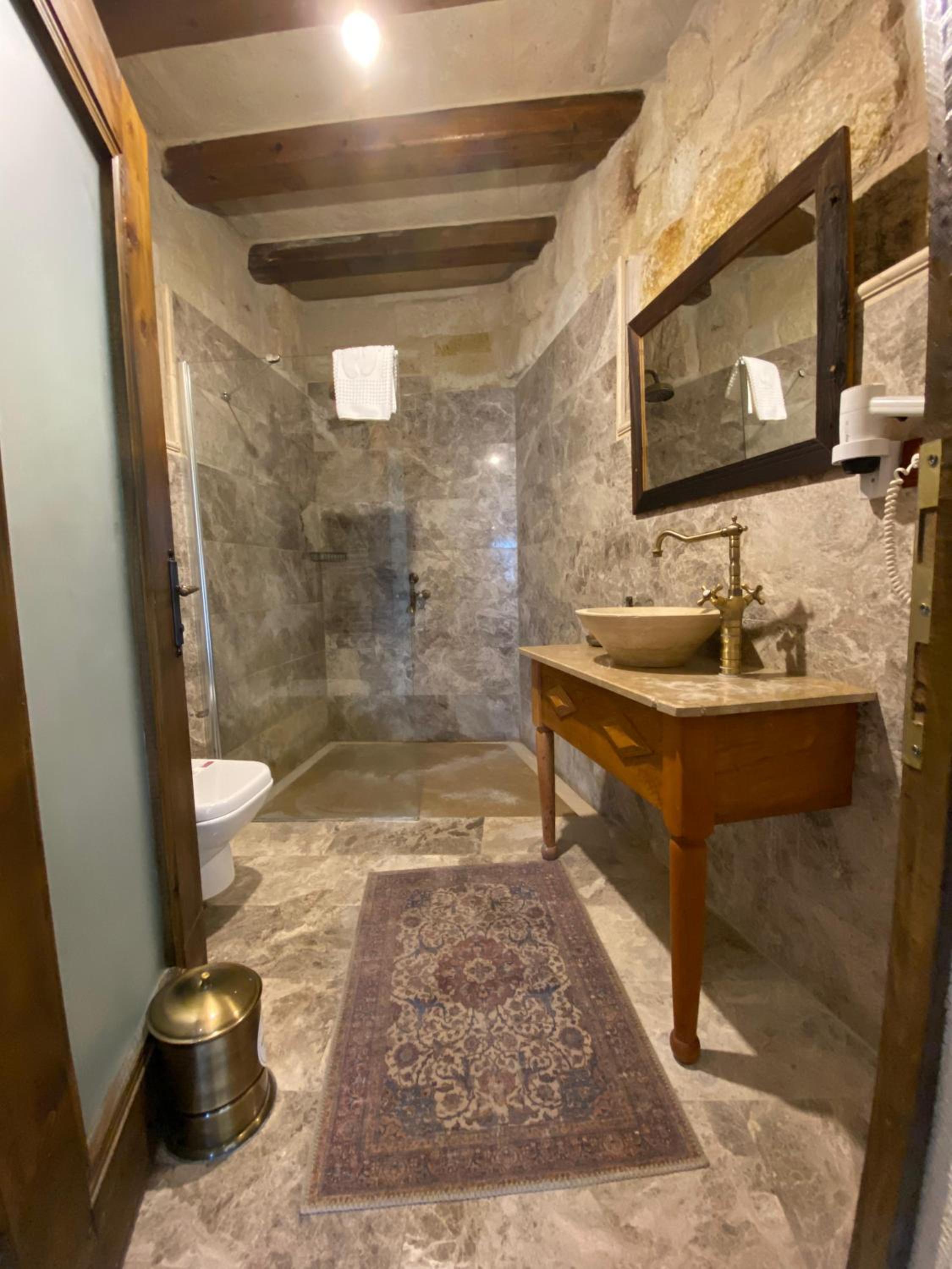 Seki Cave Suites - Image 91