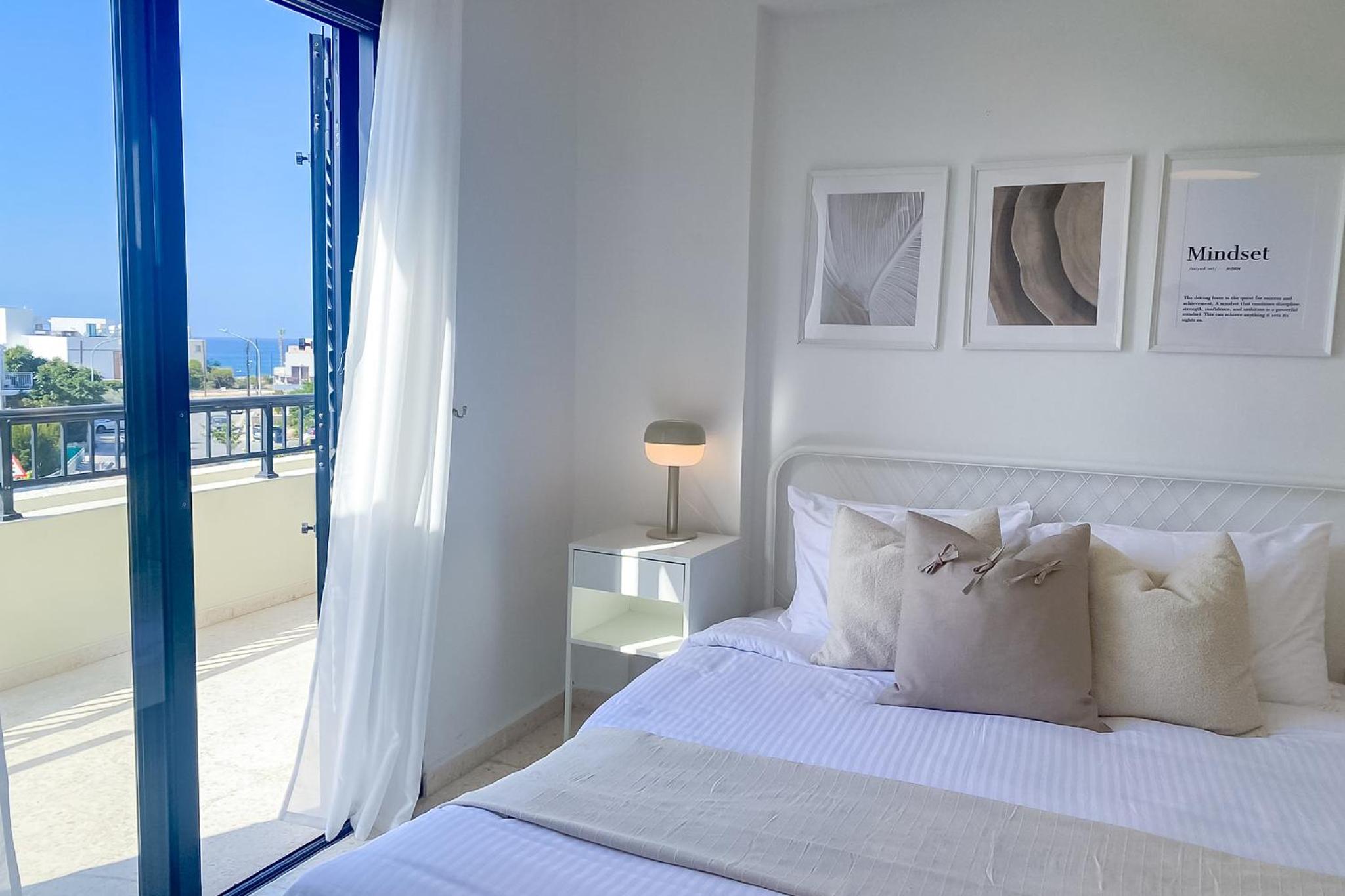 Phaedrus Living: Byzantium Modern City Flat