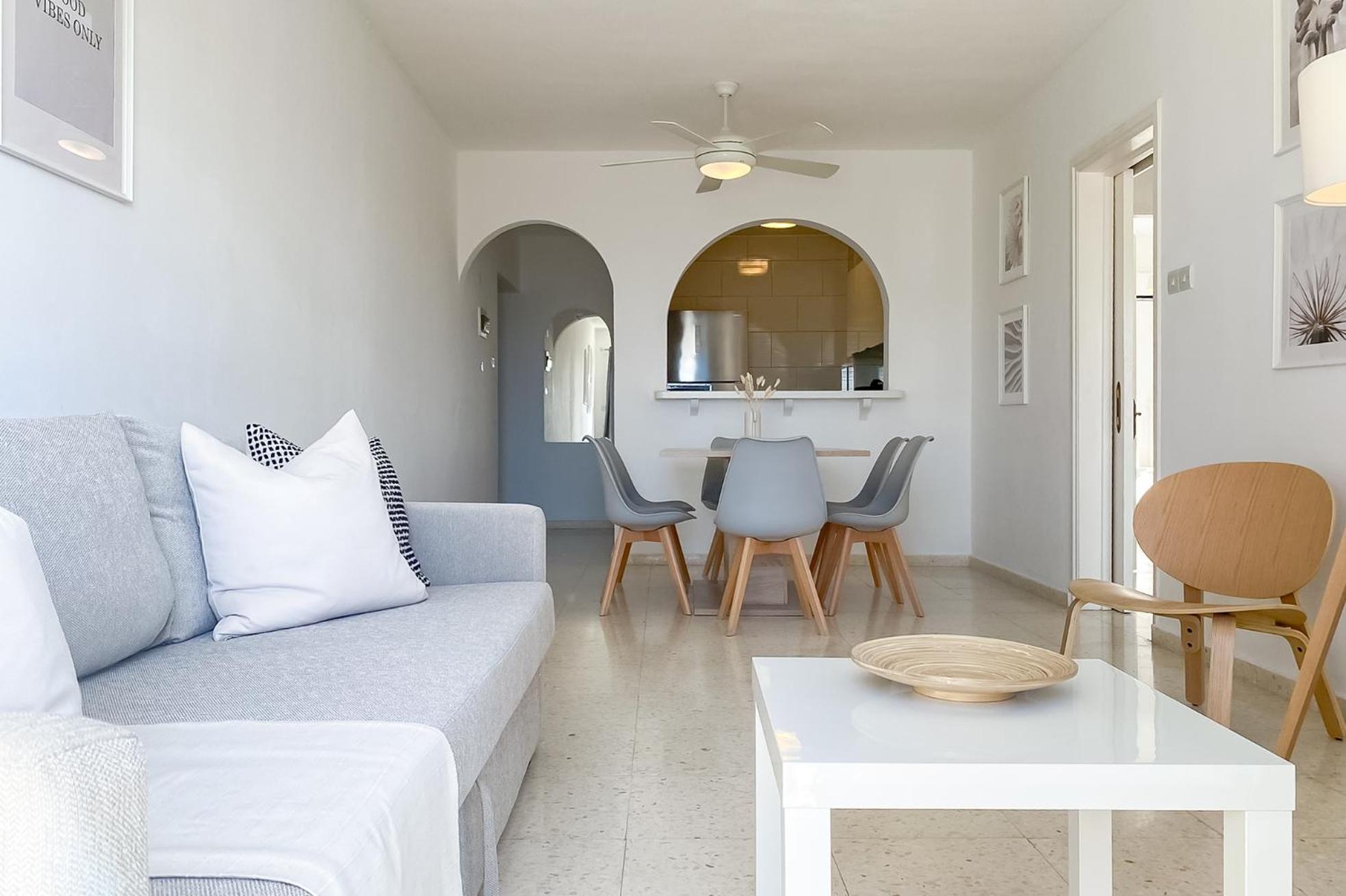 Phaedrus Living: Byzantium Modern City Flat