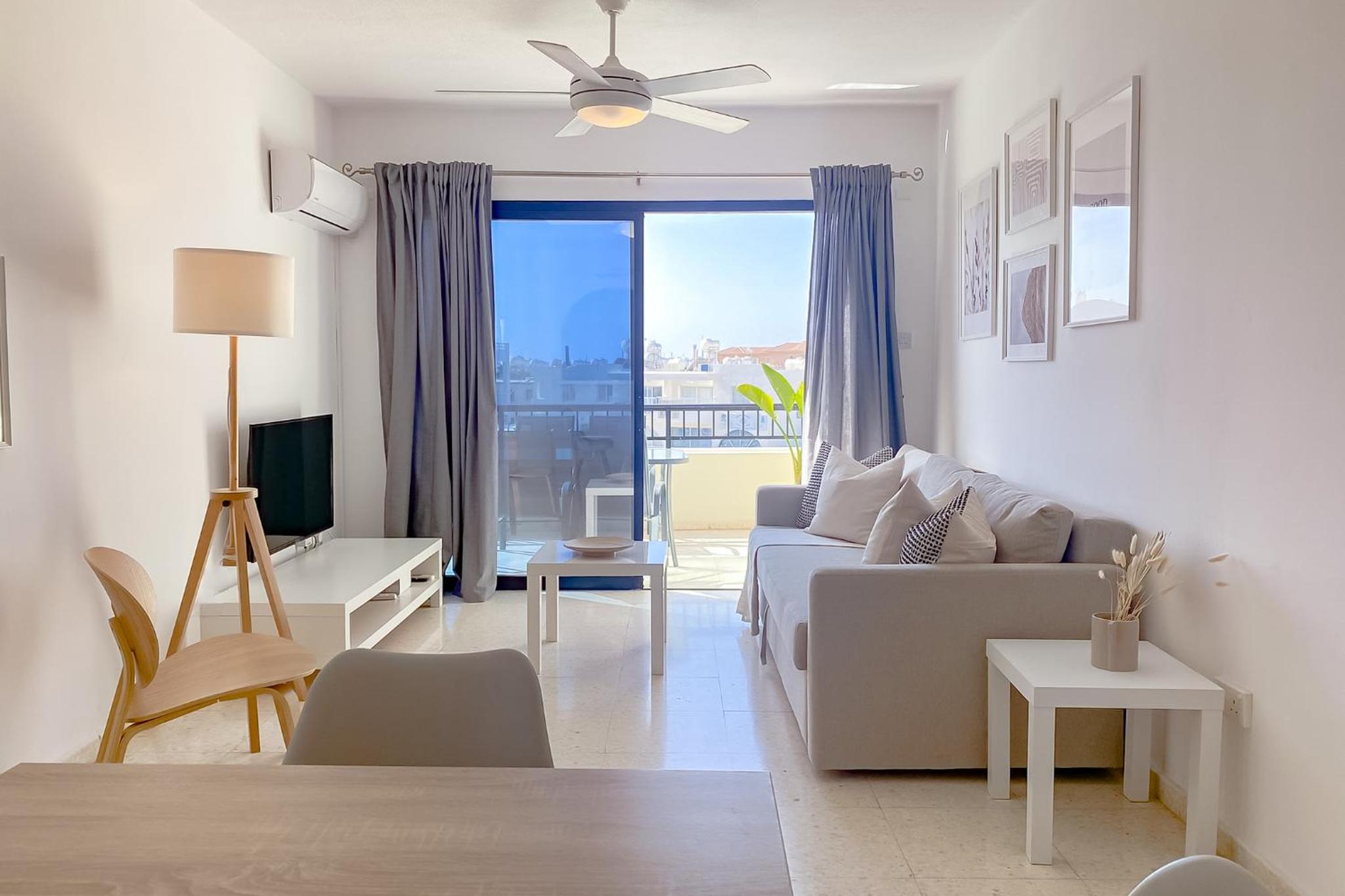 Phaedrus Living: Byzantium Modern City Flat