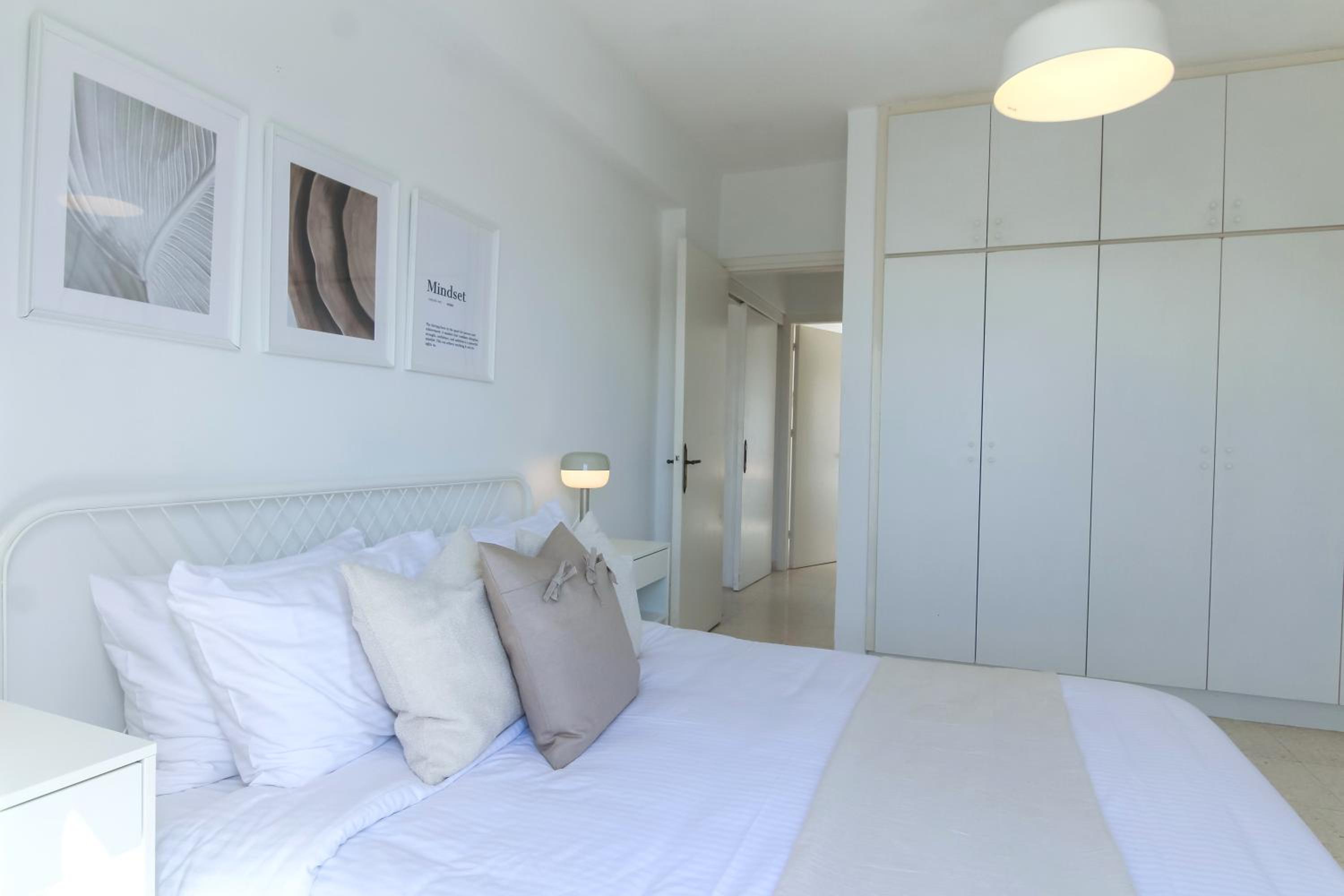 Phaedrus Living: Byzantium Modern City Flat