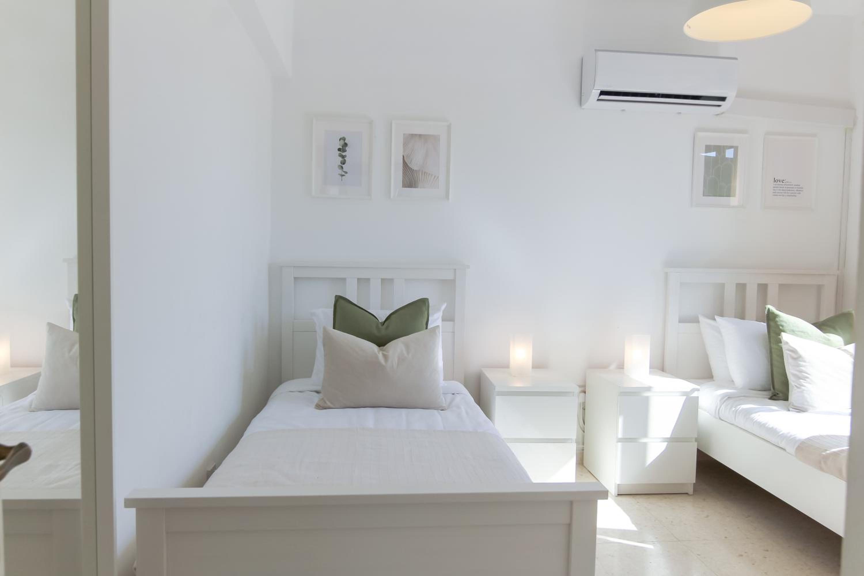 Phaedrus Living: Byzantium Modern City Flat