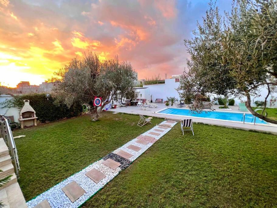 Splendide villa avec piscine, jacuzzi et jardin view 2