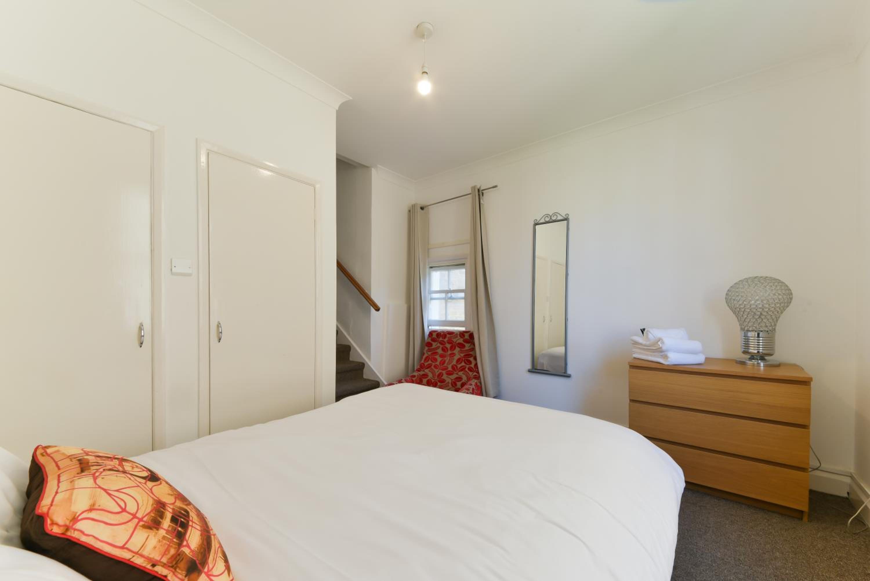 Spacious Maida Vale 2 Bed Apartment view 3