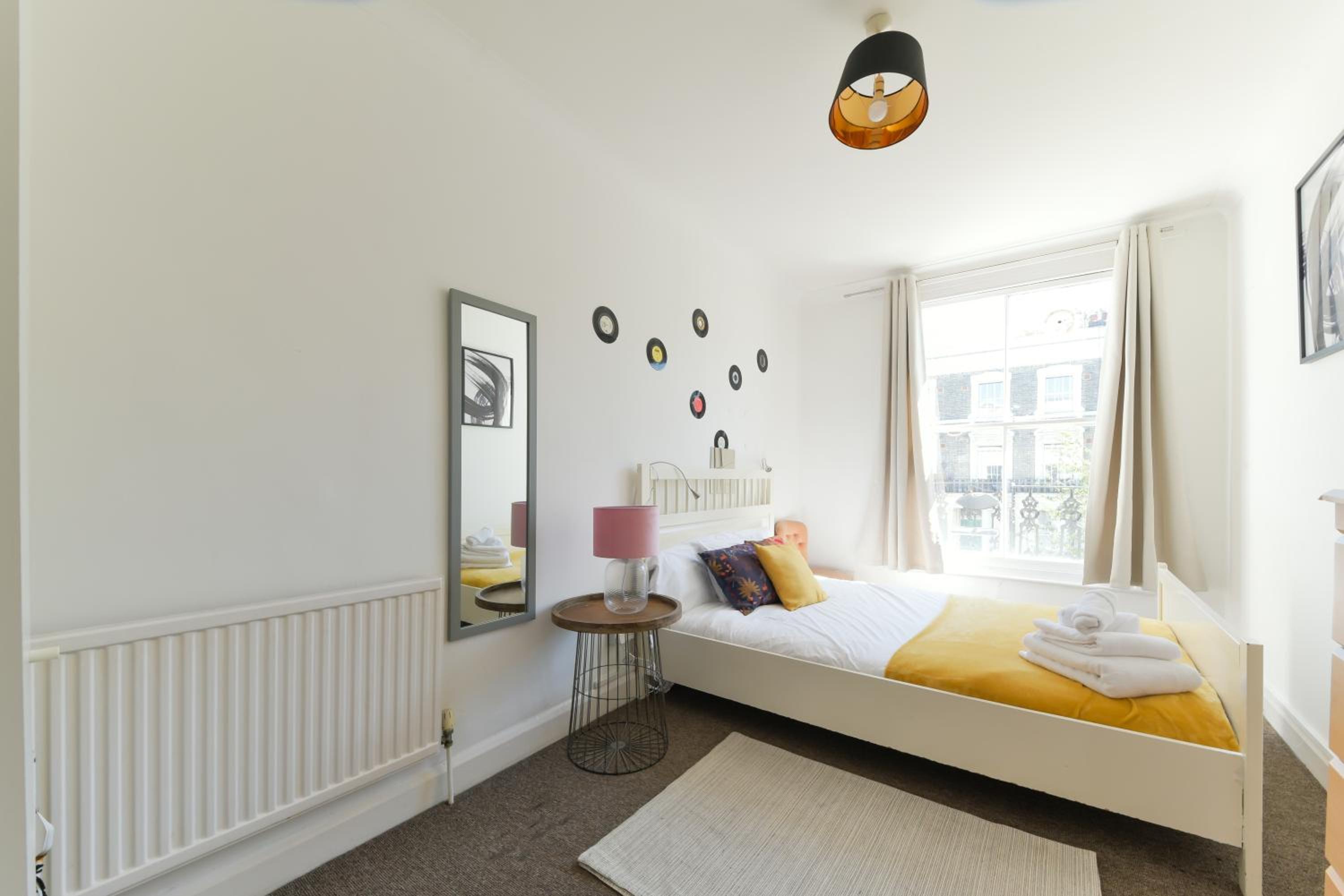 Spacious Maida Vale 2 Bed Apartment view 4