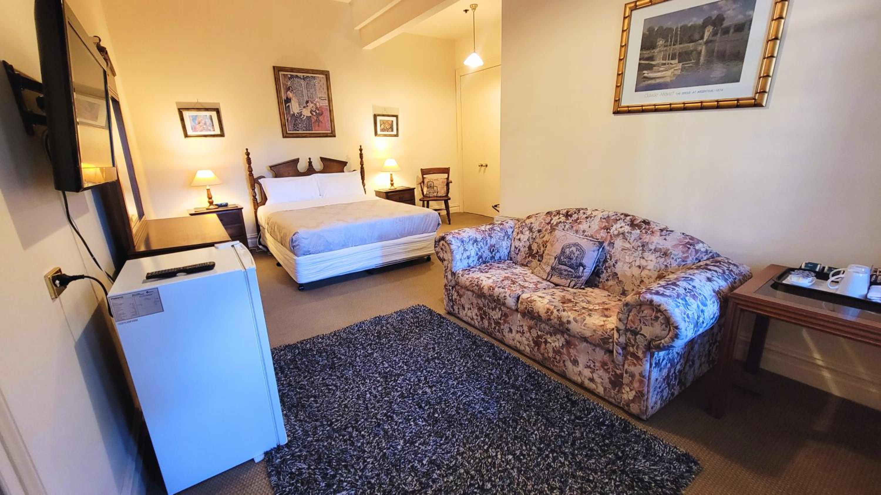 Leura House