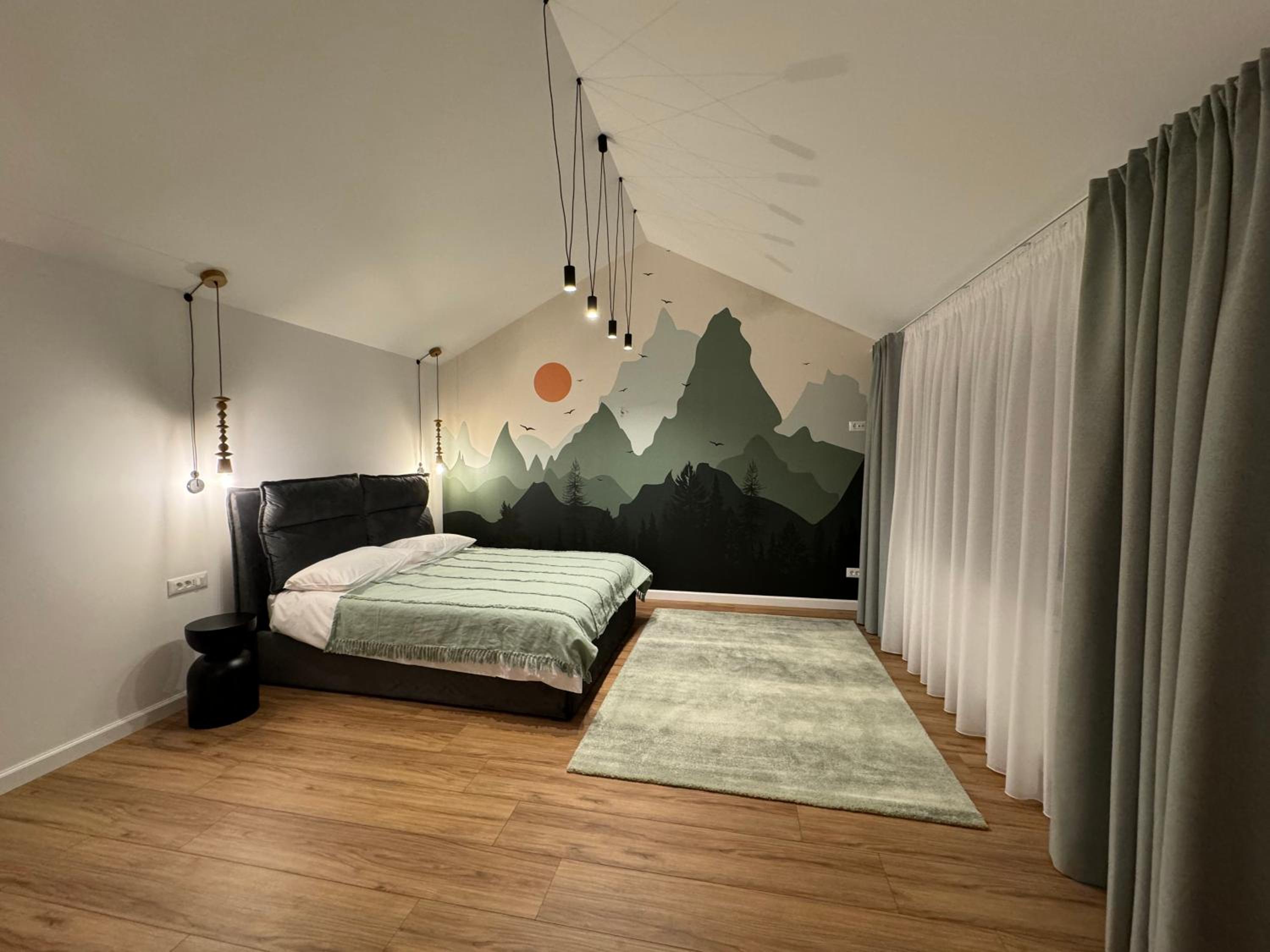 EPIC Vila Brașov, Cristian