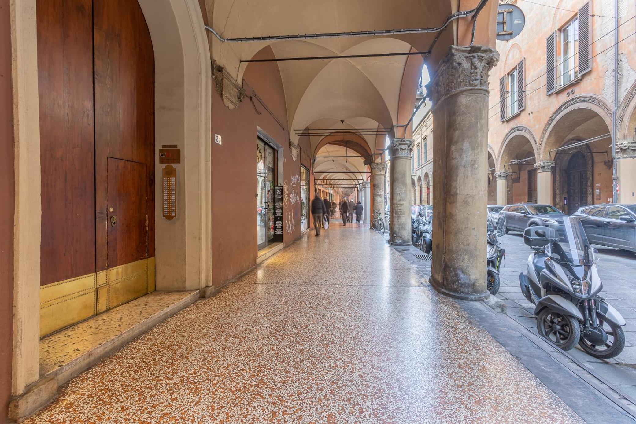 GuestHost - Heart of Bologna - City Center Living view 3