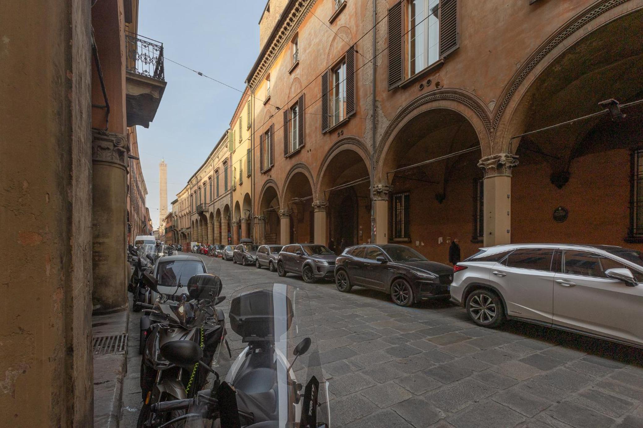 GuestHost - Heart of Bologna - City Center Living view 5