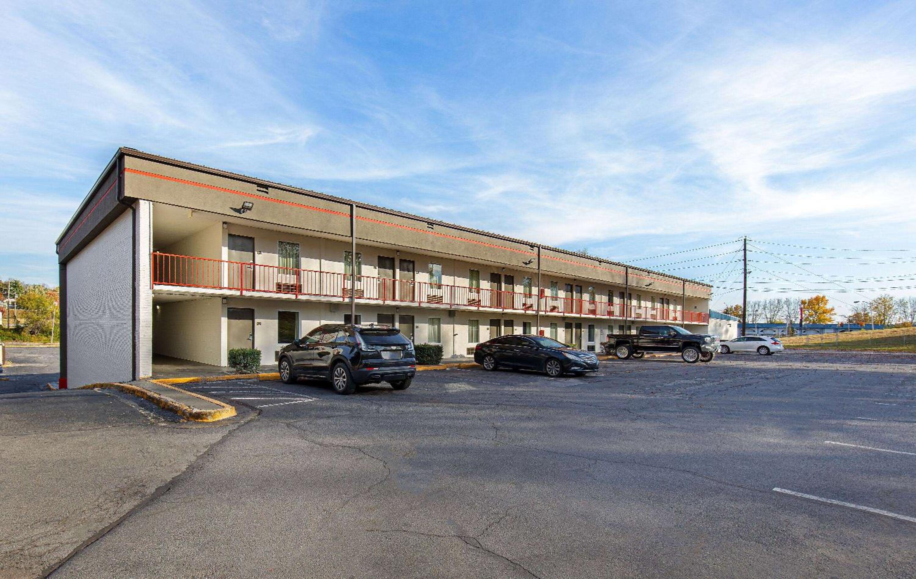 Super 8 by Wyndham Kingsport view 2