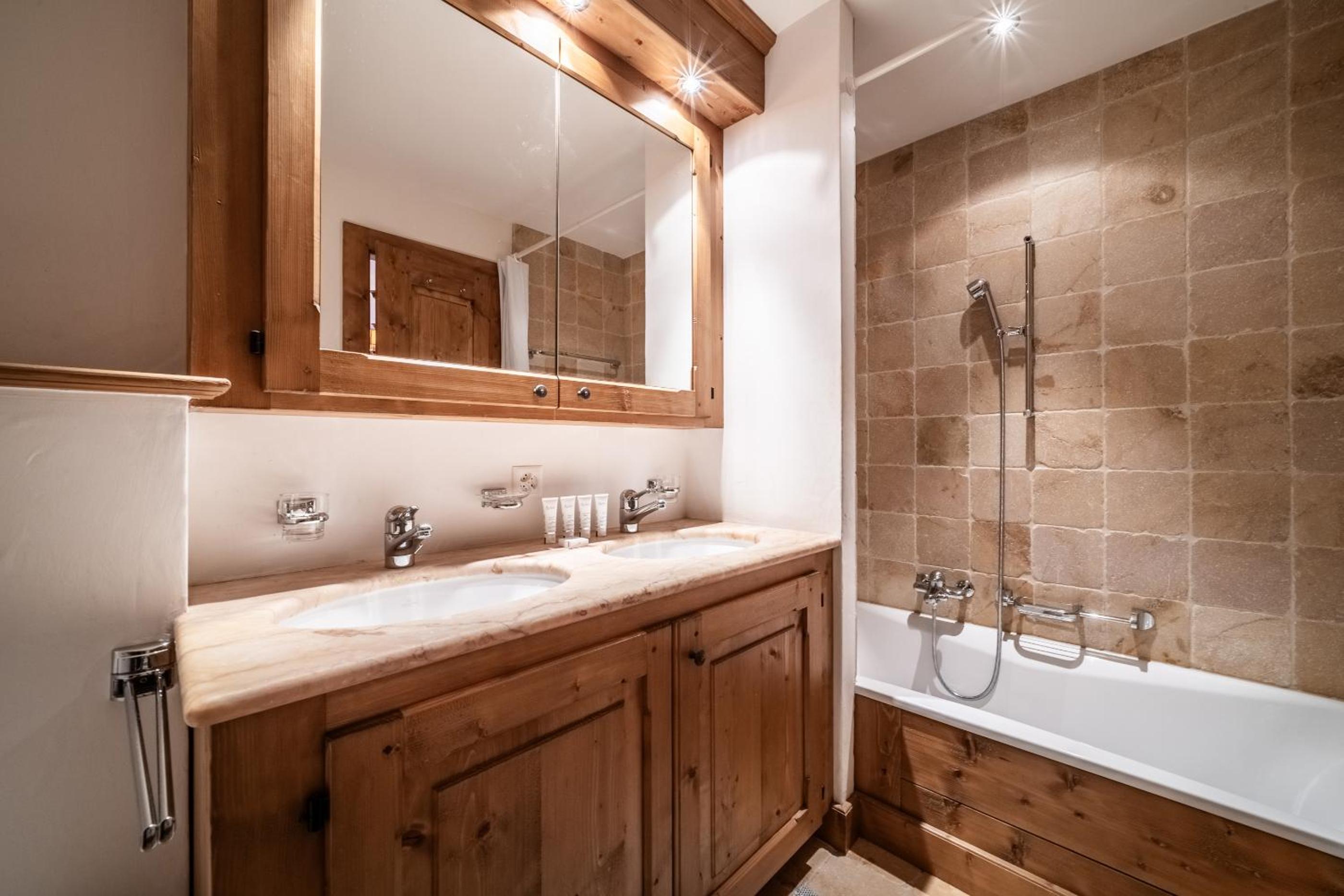 Ayous Verbier - BY EMERALD STAY
