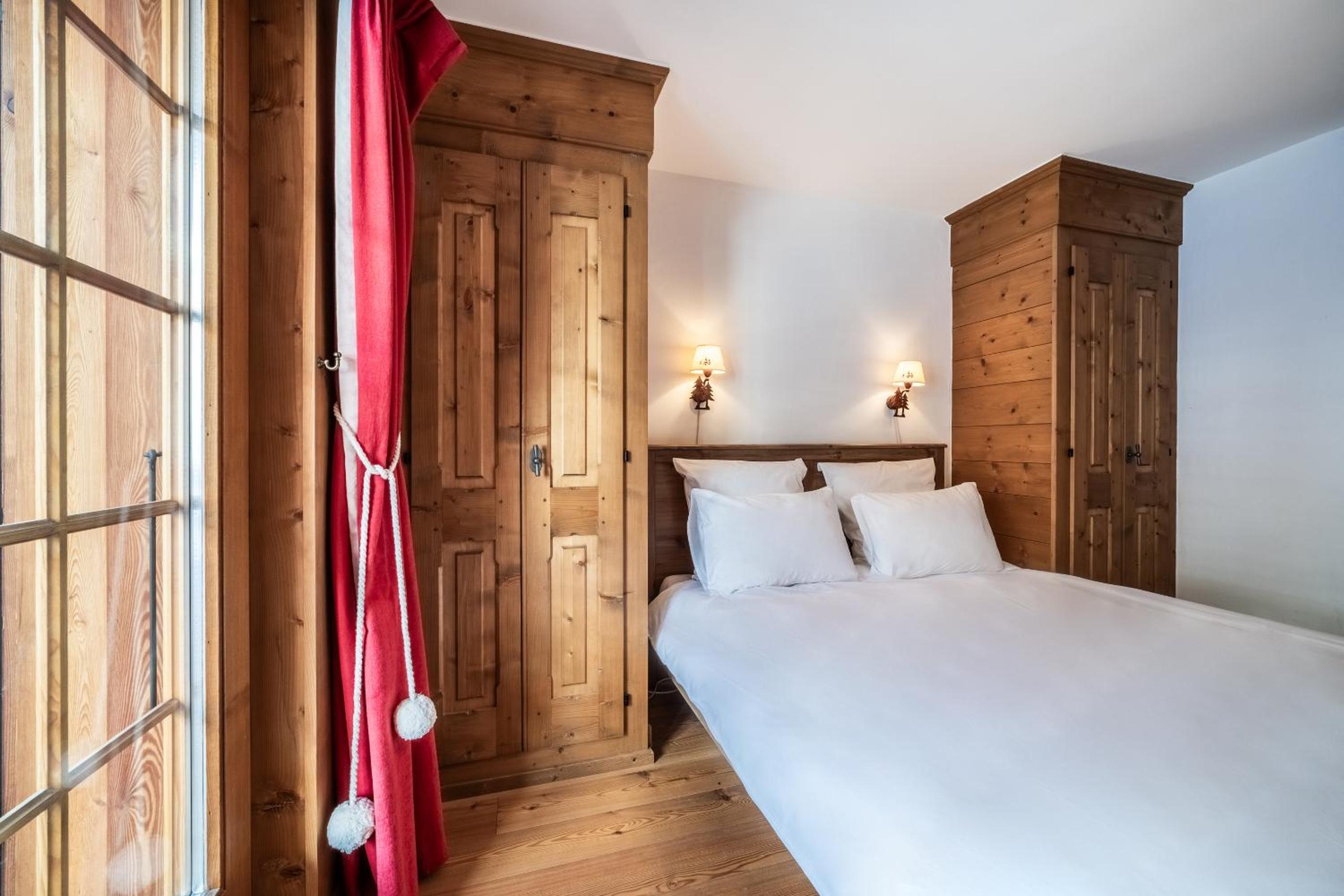 Ayous Verbier - BY EMERALD STAY