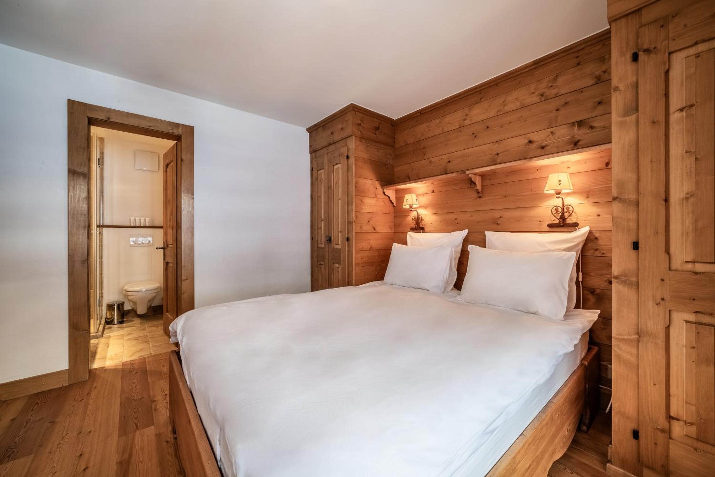 Ayous Verbier - BY EMERALD STAY