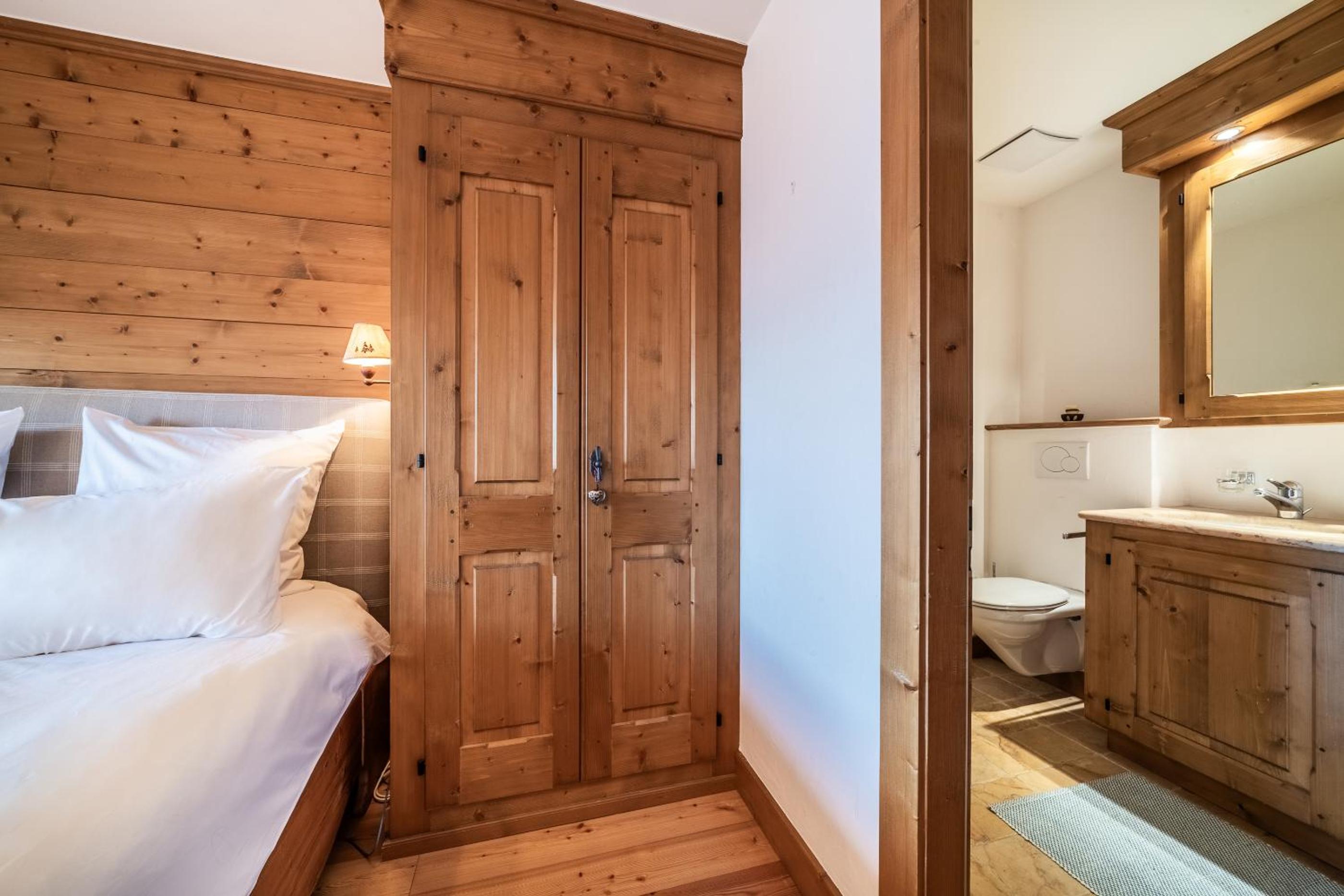 Ayous Verbier - BY EMERALD STAY