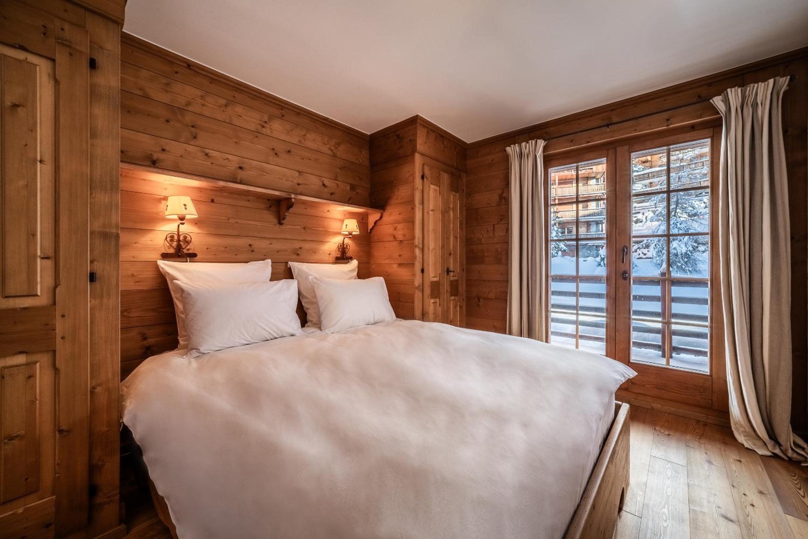 Ayous Verbier - BY EMERALD STAY