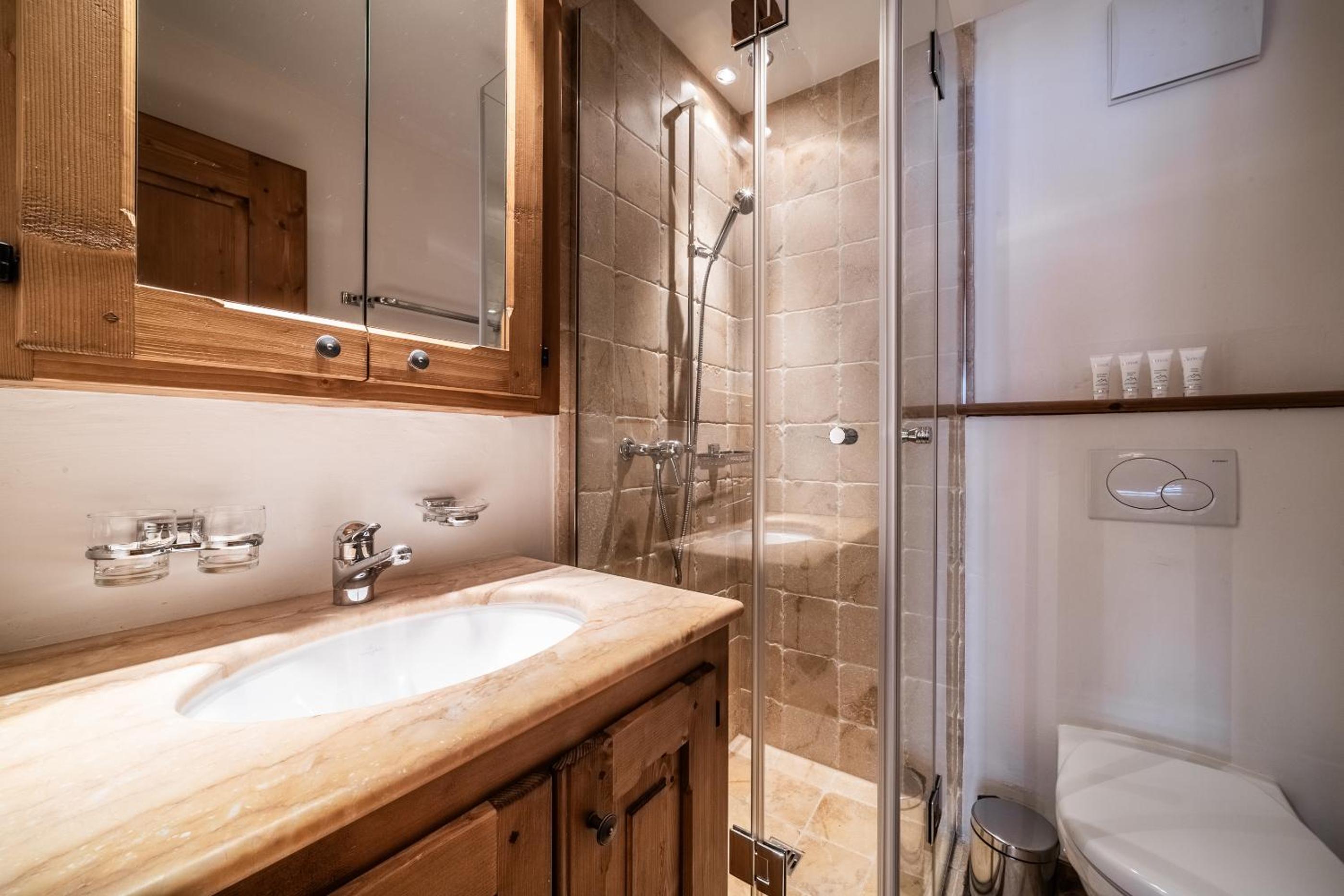 Ayous Verbier - BY EMERALD STAY