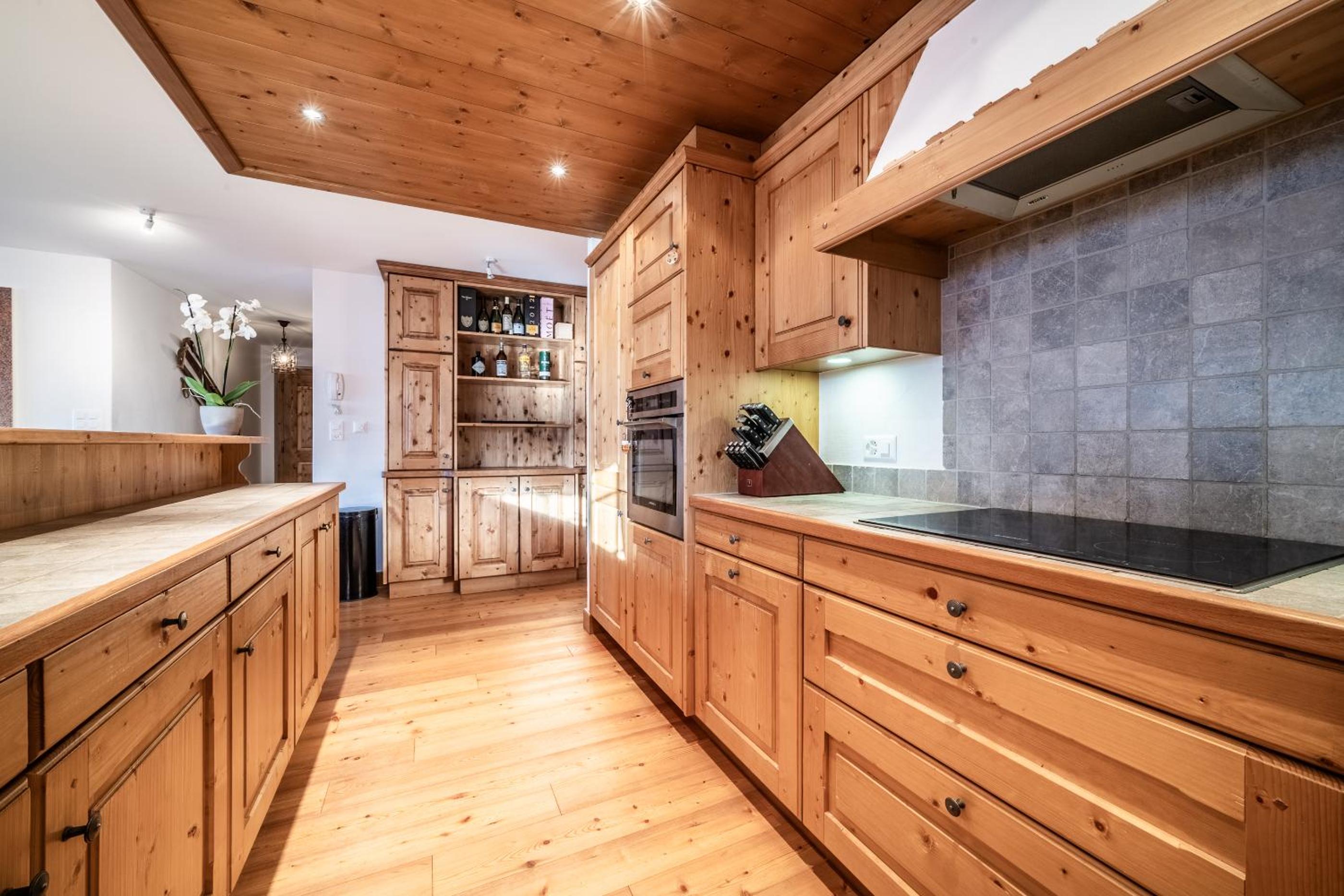 Ayous Verbier - BY EMERALD STAY
