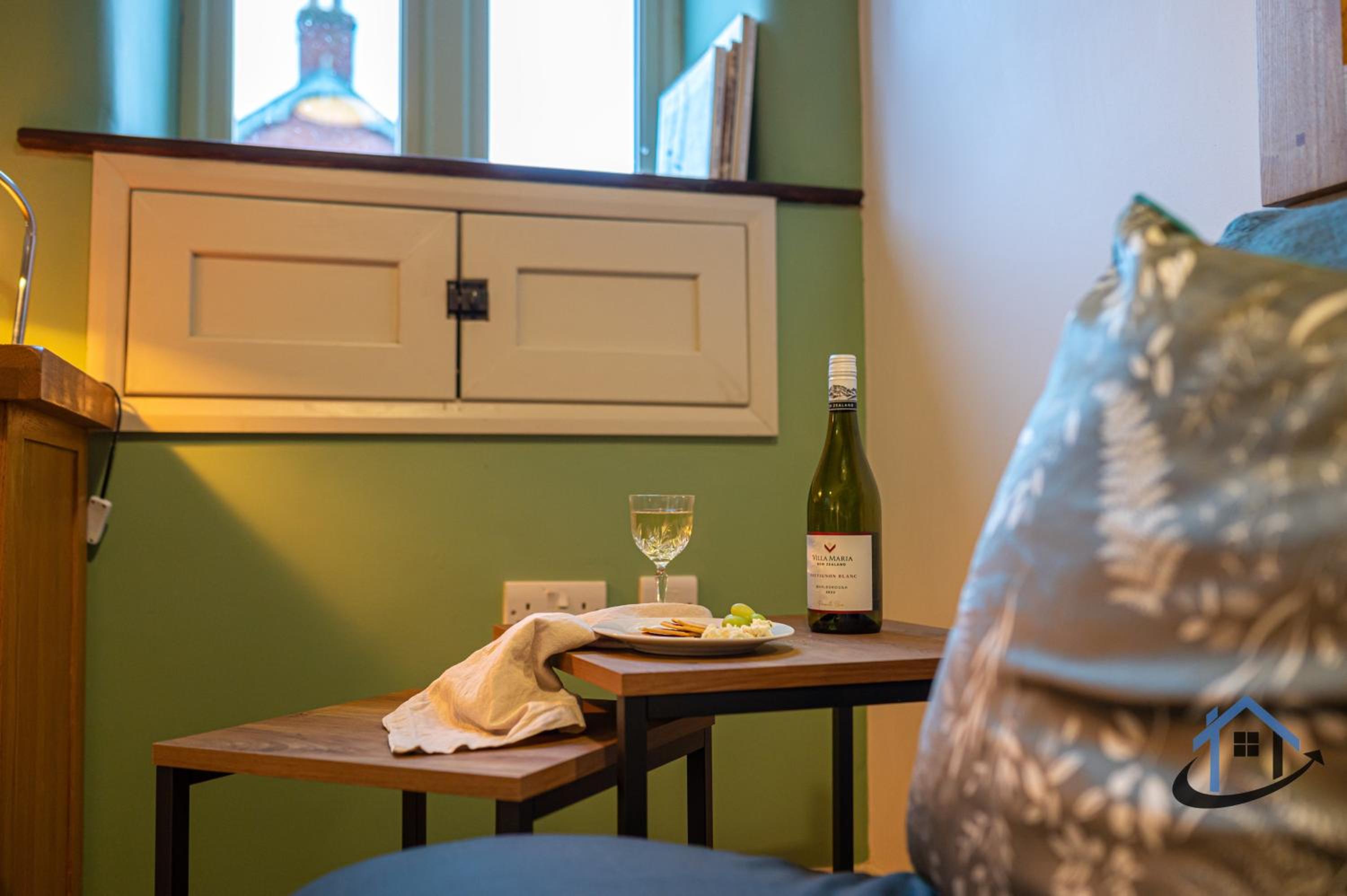 Stanwick Studio, cosy country studio, sleeps 4, parking, wifi view 5