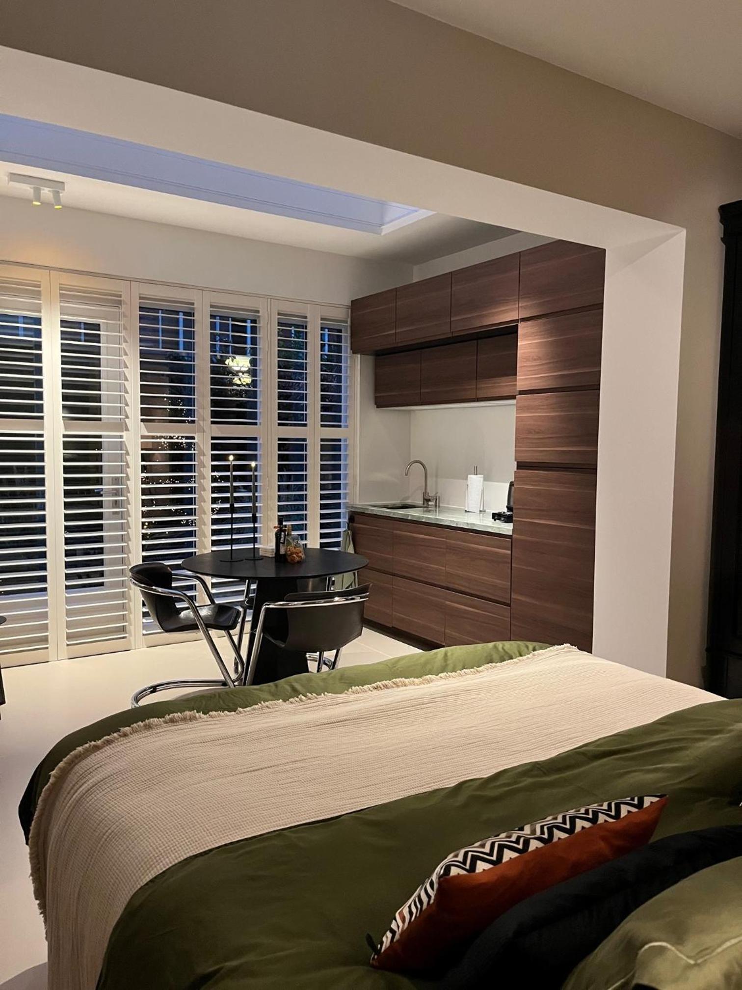 B&B Urban Oasis with Free Parking