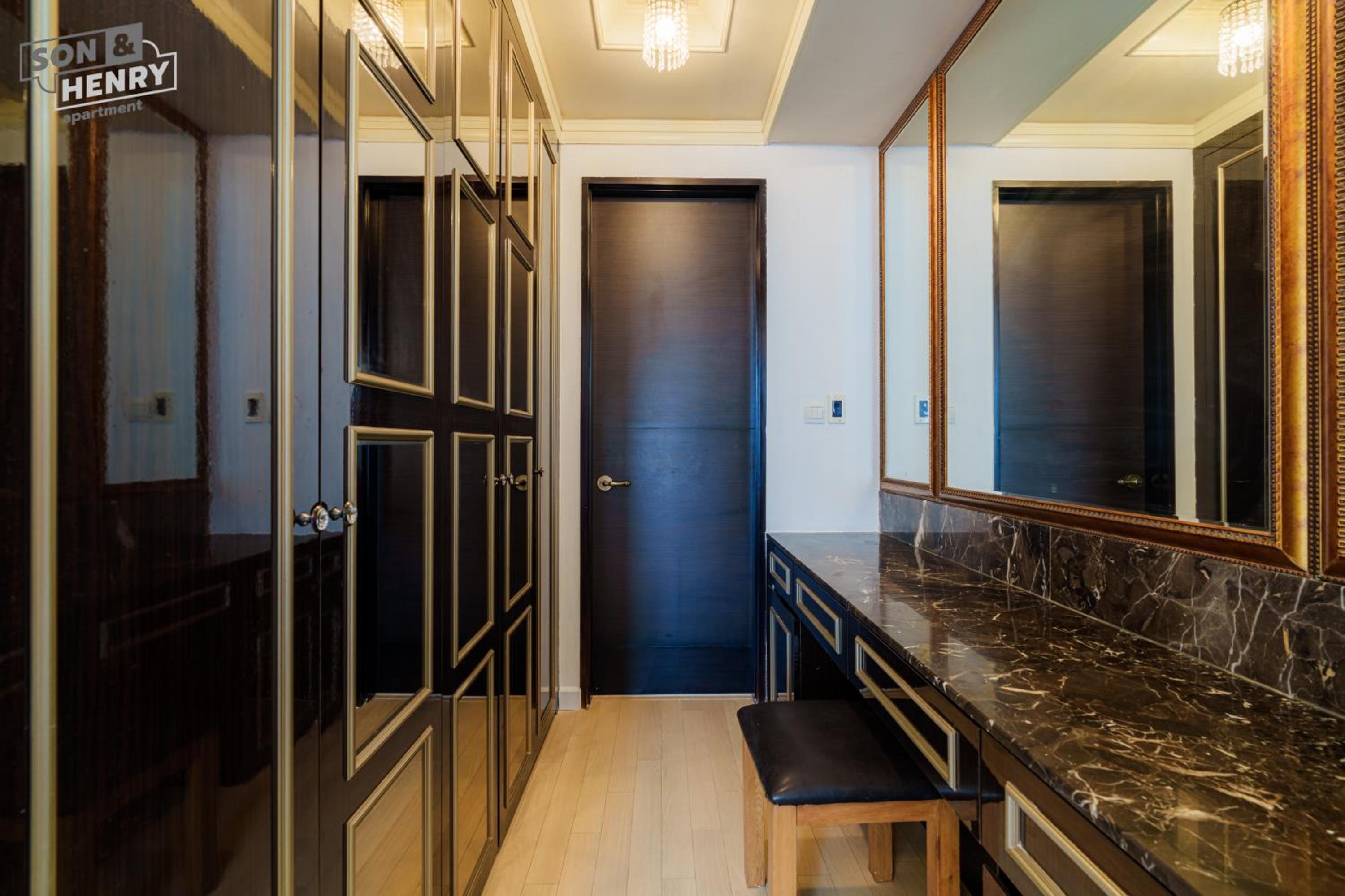 Son&Henry Cantavil Korean Apt
