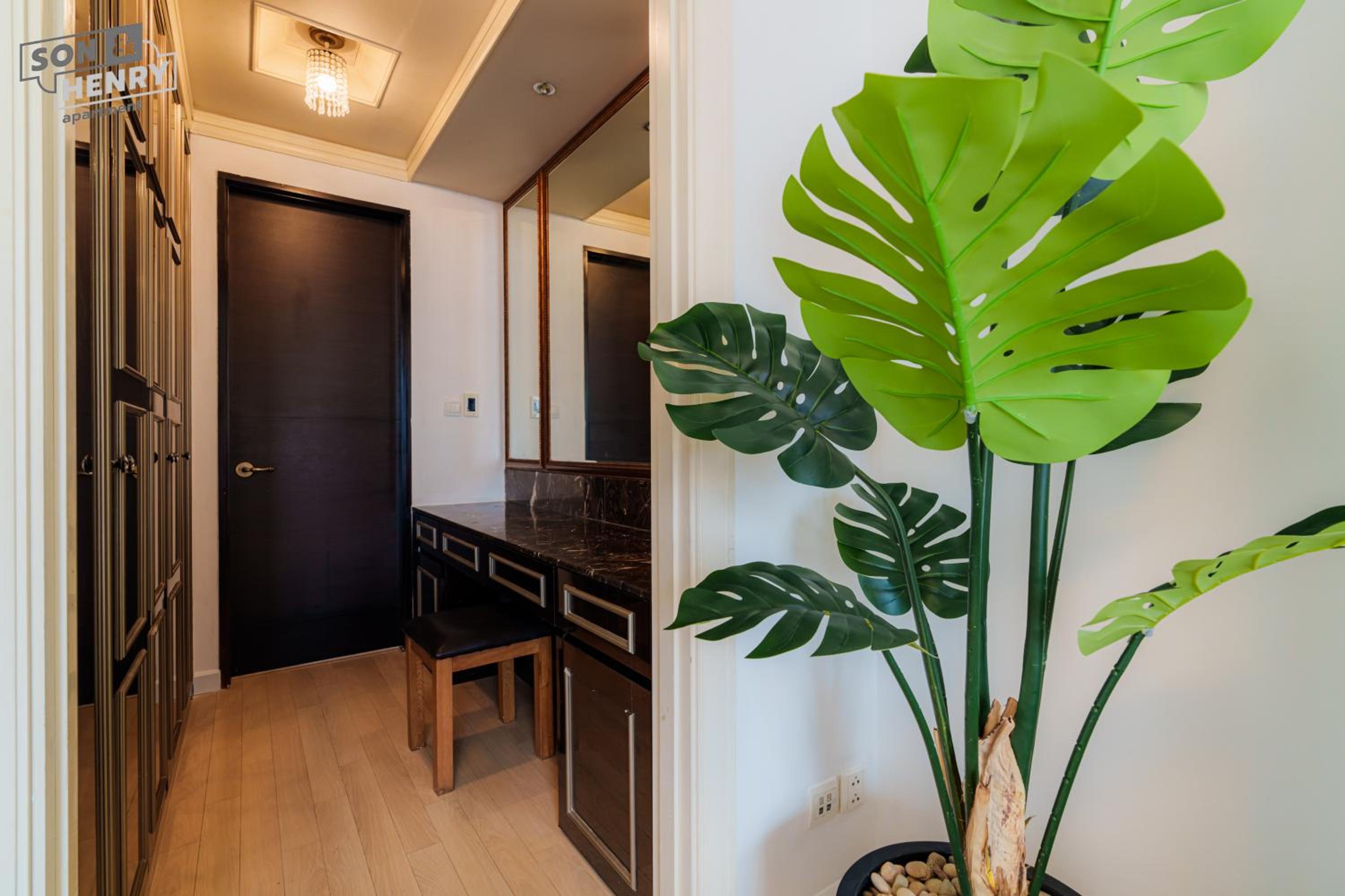 Son&Henry Cantavil Korean Apt
