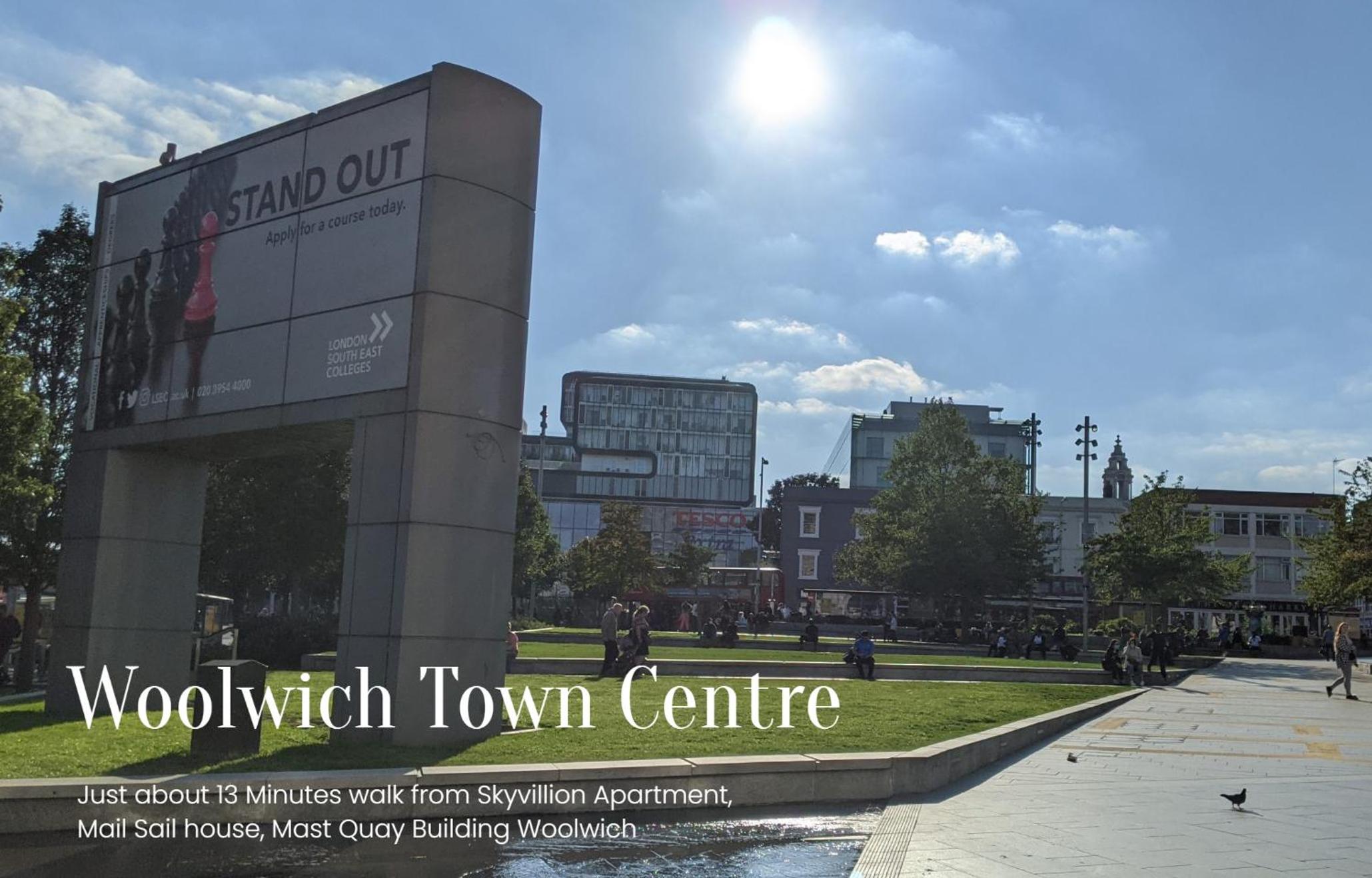 Skyvillion - London Top Floor Apartments With River Thames Views by Woolwich Ferry, Near London Excel, O2 Arena, City Airport, Free WiFi & Parking, GREAT R