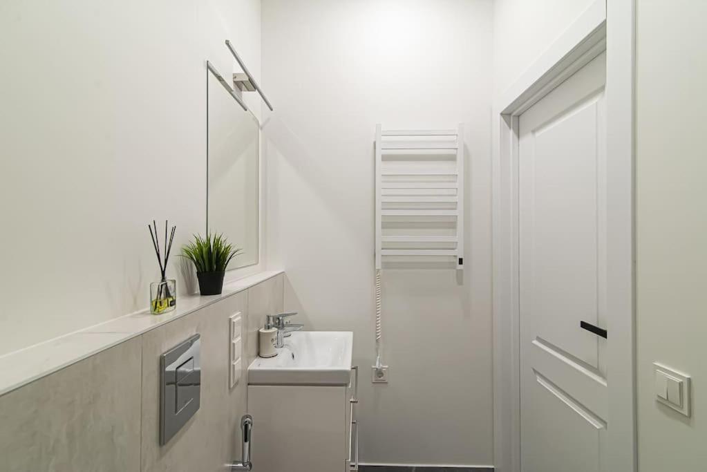 New and modern apartment in Old Town by URBAN RENT view 2