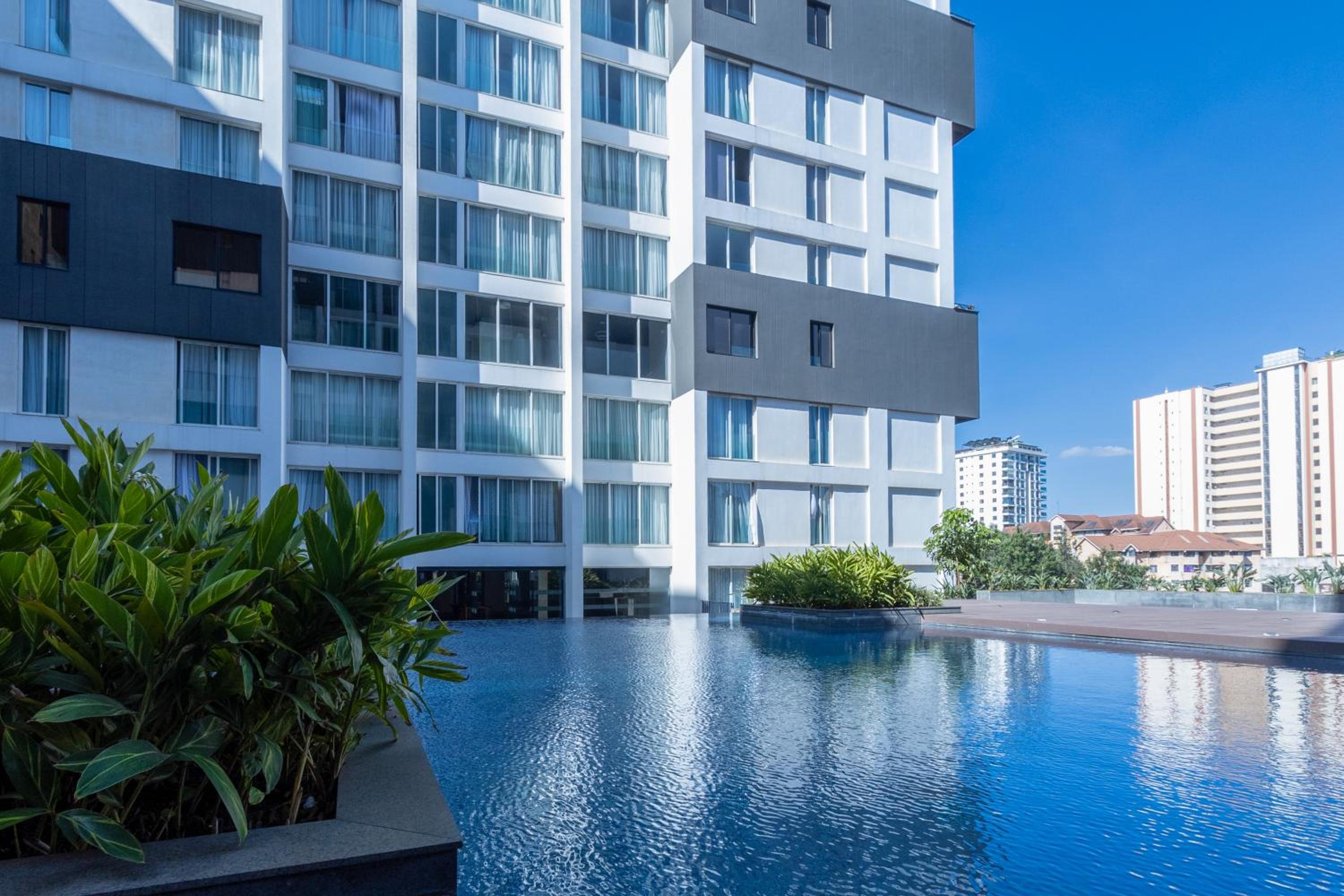 Purple Stays 2 bed With View by YourHost, Kilimani Nairobi view 5