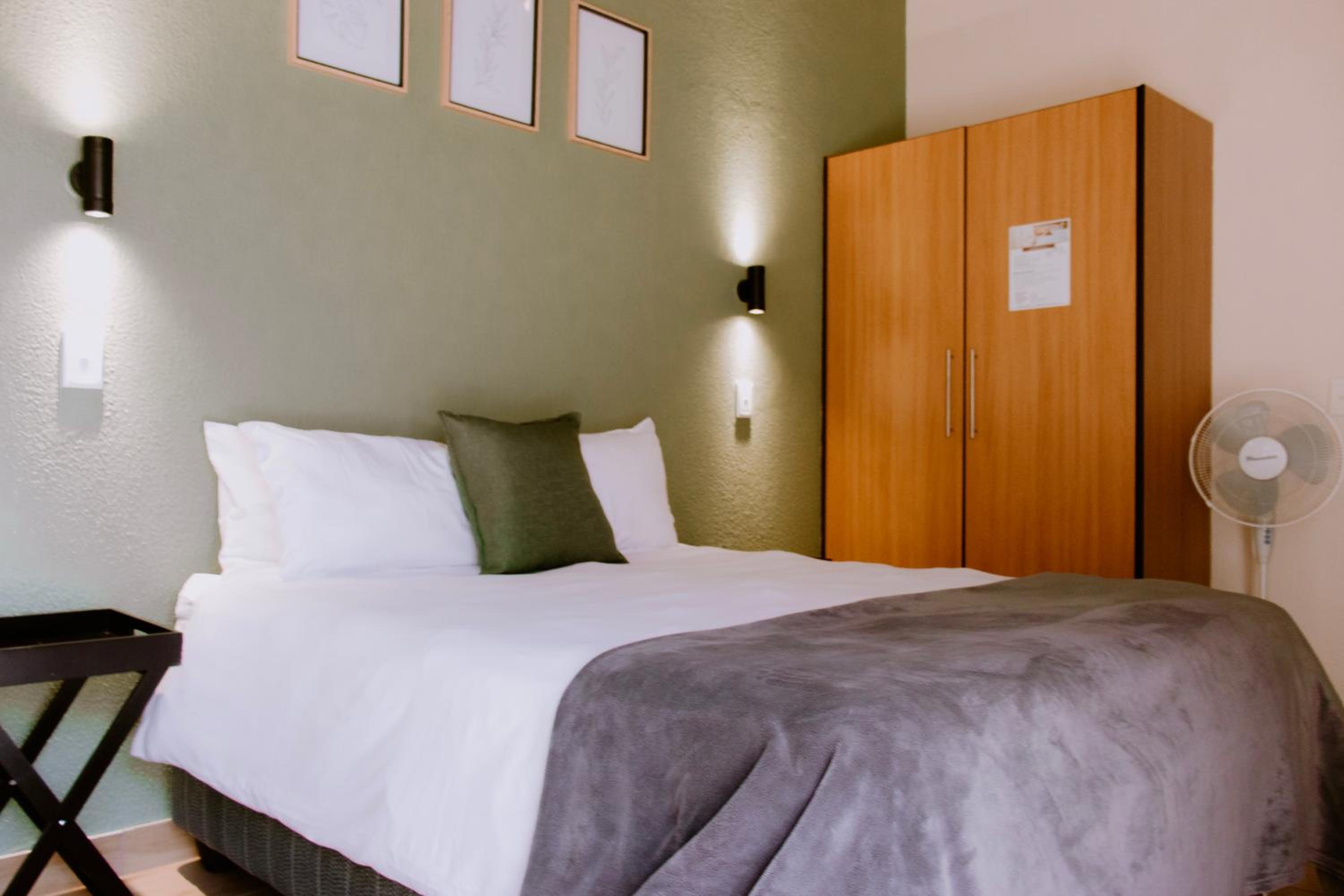 DESERT DREAMS BED and BREAKFAST CC