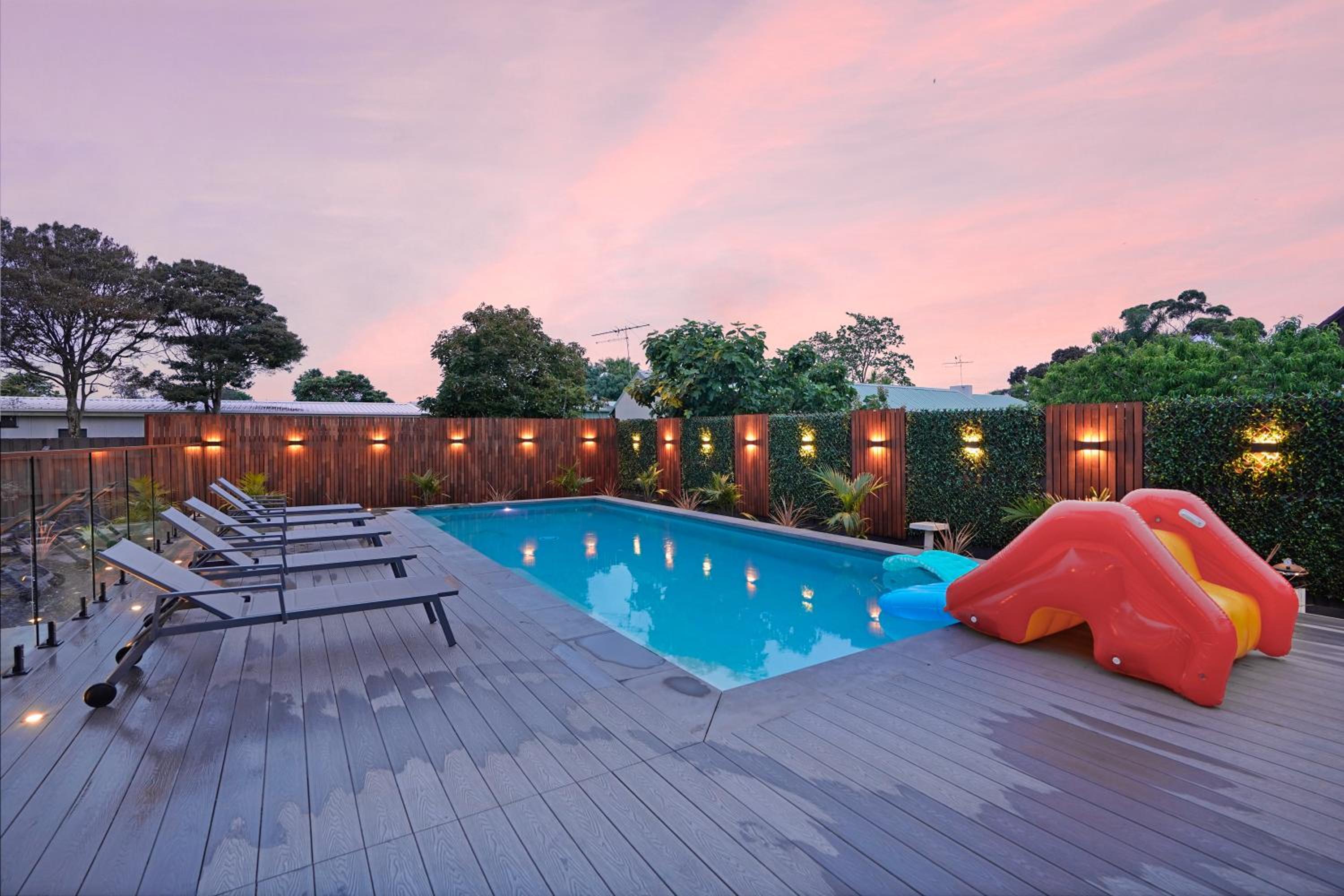 Amazing Backyard - MAX Entertain Beachside Retreat