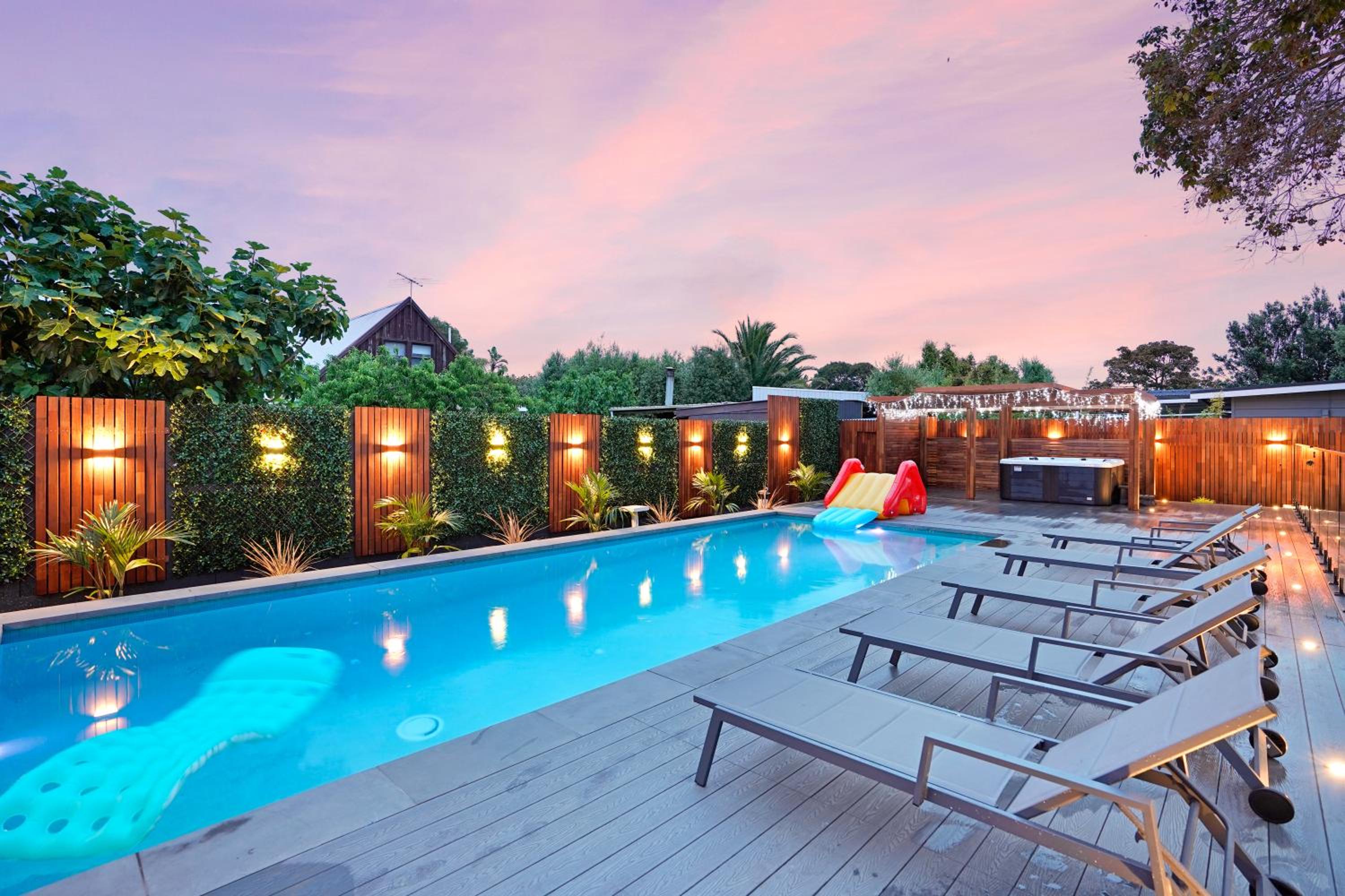 Amazing Backyard - MAX Entertain Beachside Retreat