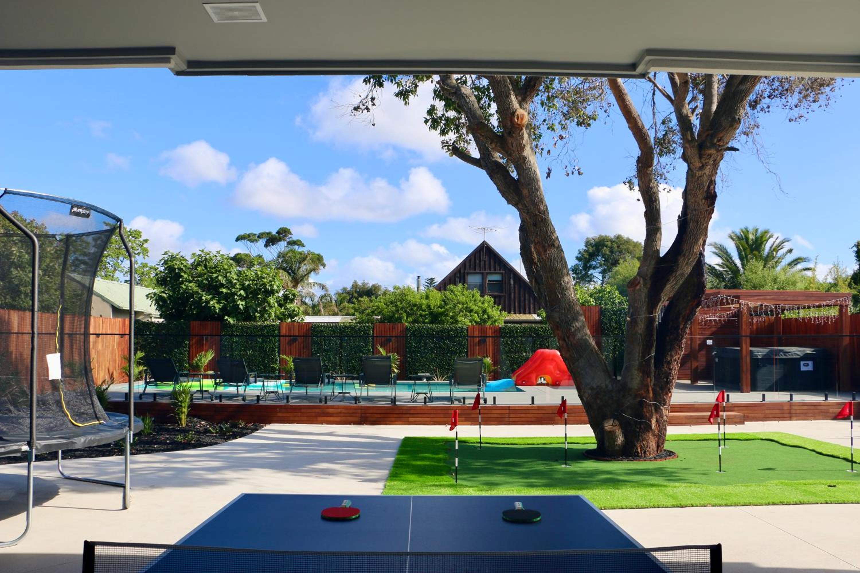 Amazing Backyard - MAX Entertain Beachside Retreat