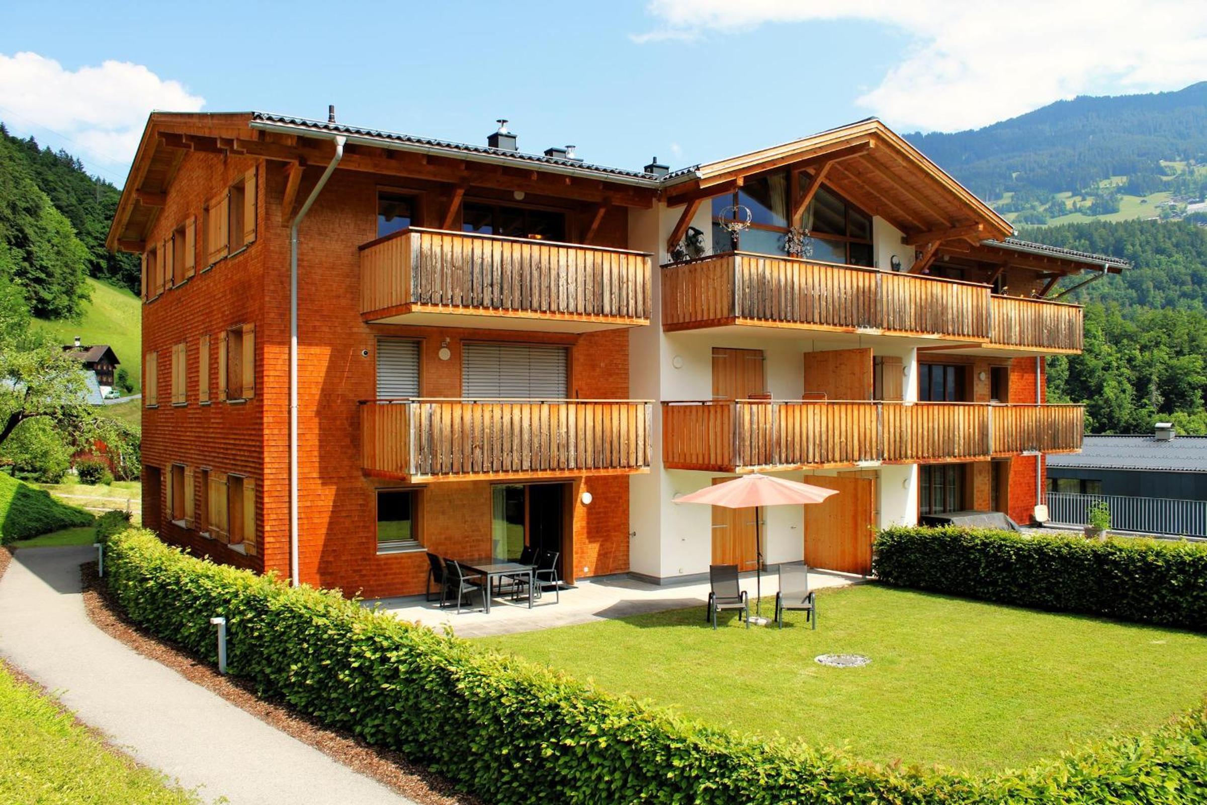 Verwall 1 Garten FeWo by Alpenfeder