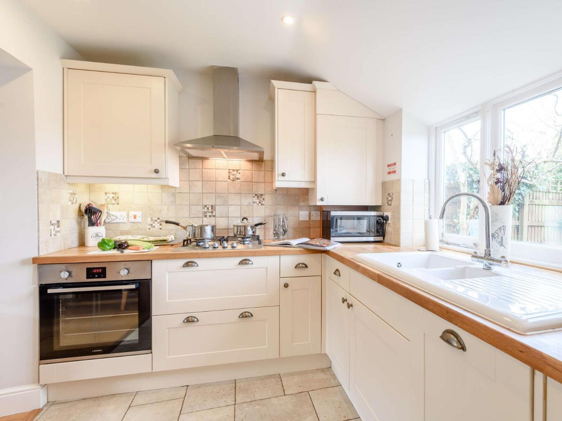 1 Bed in Lyndhurst oc-nfl60 view 2