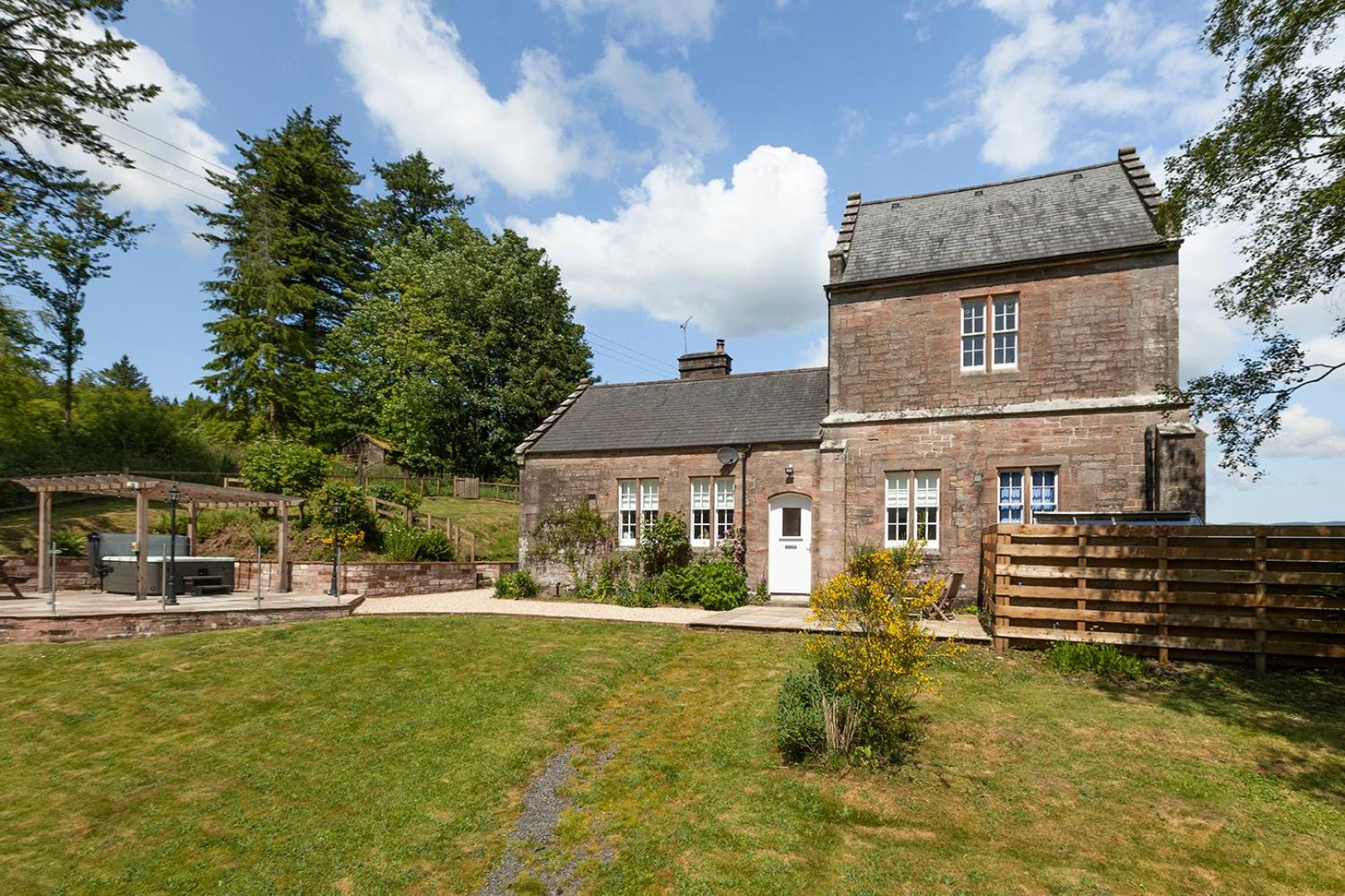 Laundry Cottage: Drumlanrig Castle view 2