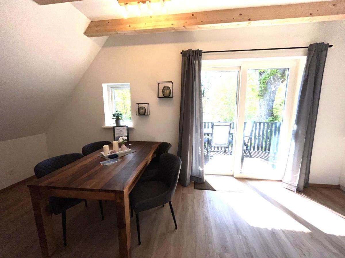 FW Bonica Reetdachhaus 4 Personen Balkon 2 SZ