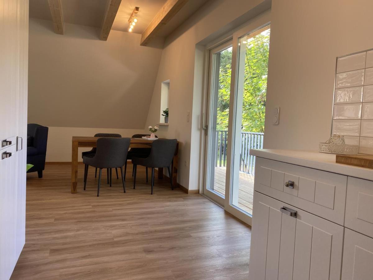 FW Bonica Reetdachhaus 4 Personen Balkon 2 SZ