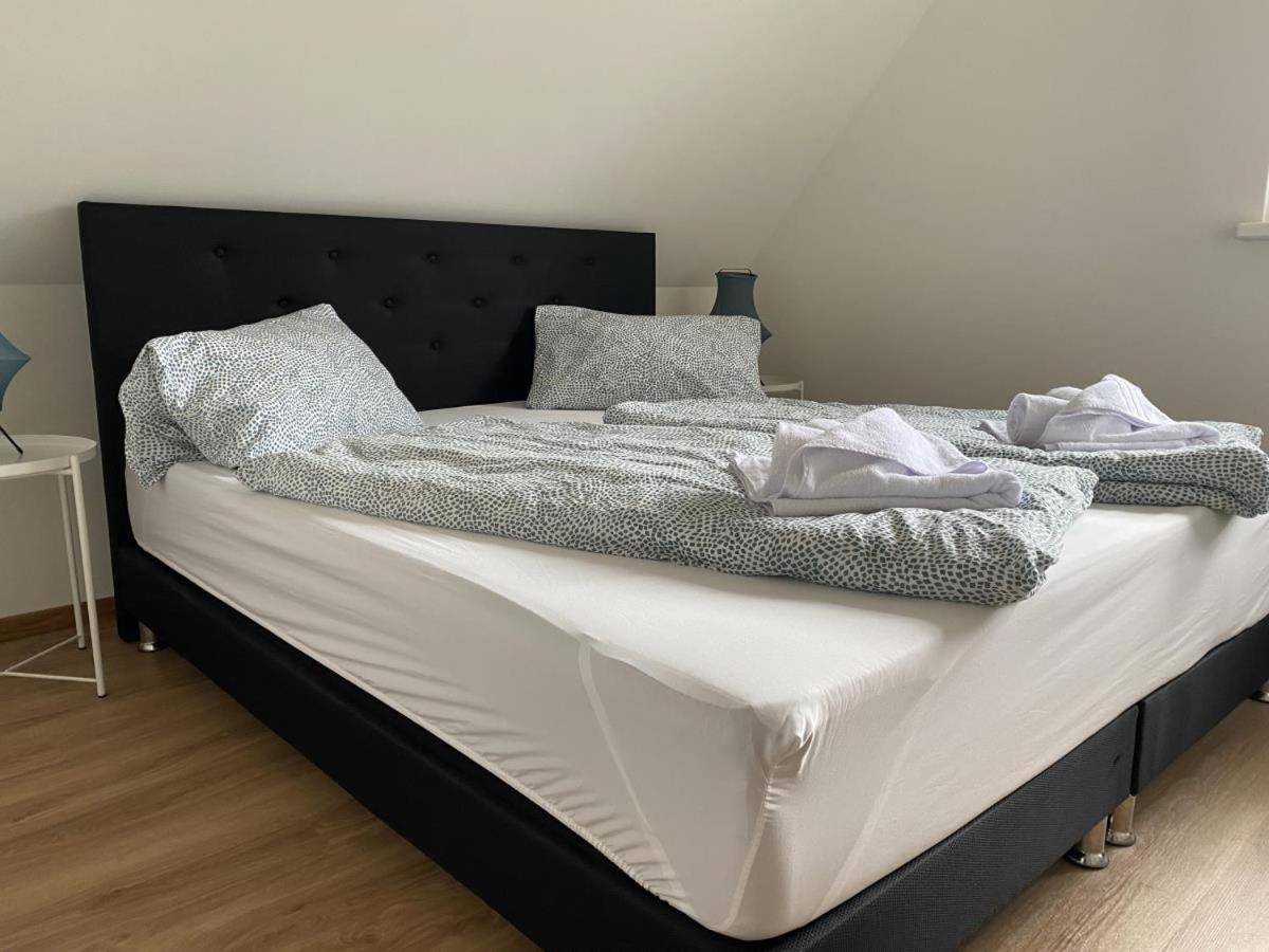 FW Bonica Reetdachhaus 4 Personen Balkon 2 SZ