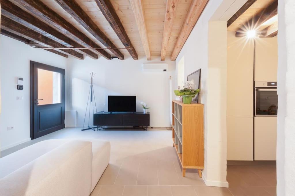 Ca' Ferrando, brand new apartment, experienced host!