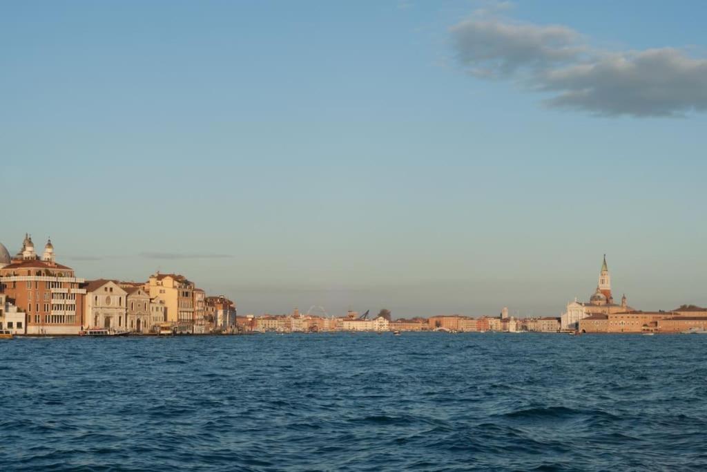 Ca' Ferrando, brand new apartment, experienced host!