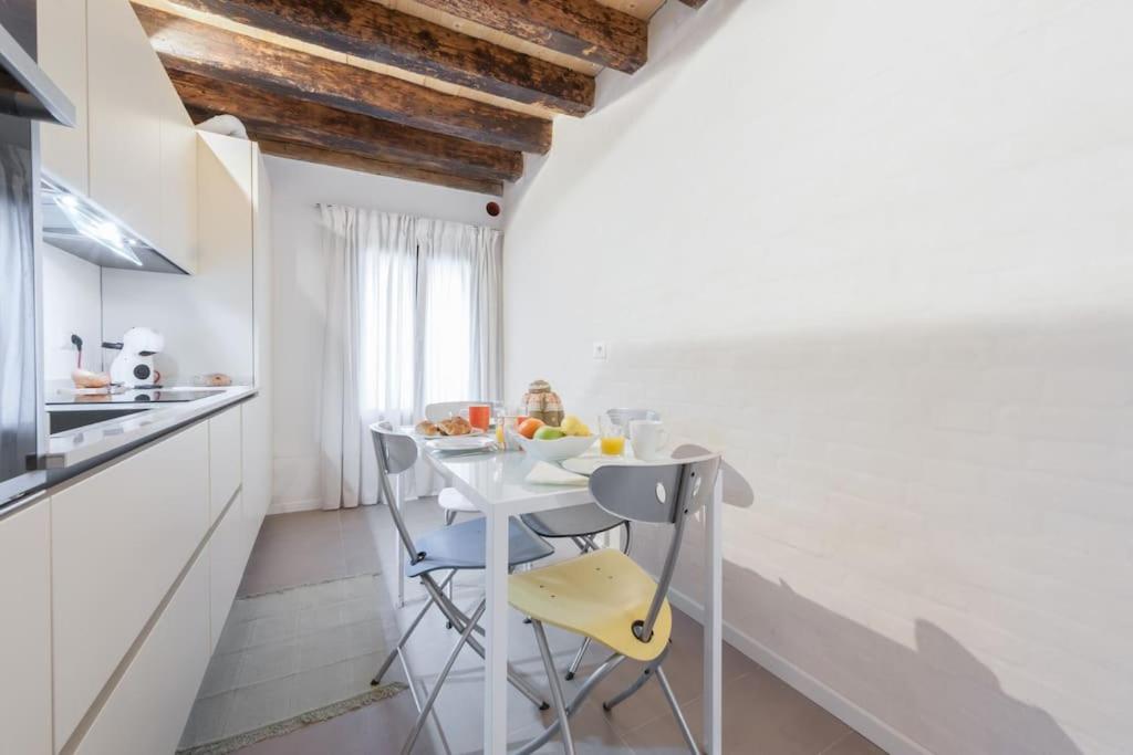 Ca' Ferrando, brand new apartment, experienced host!