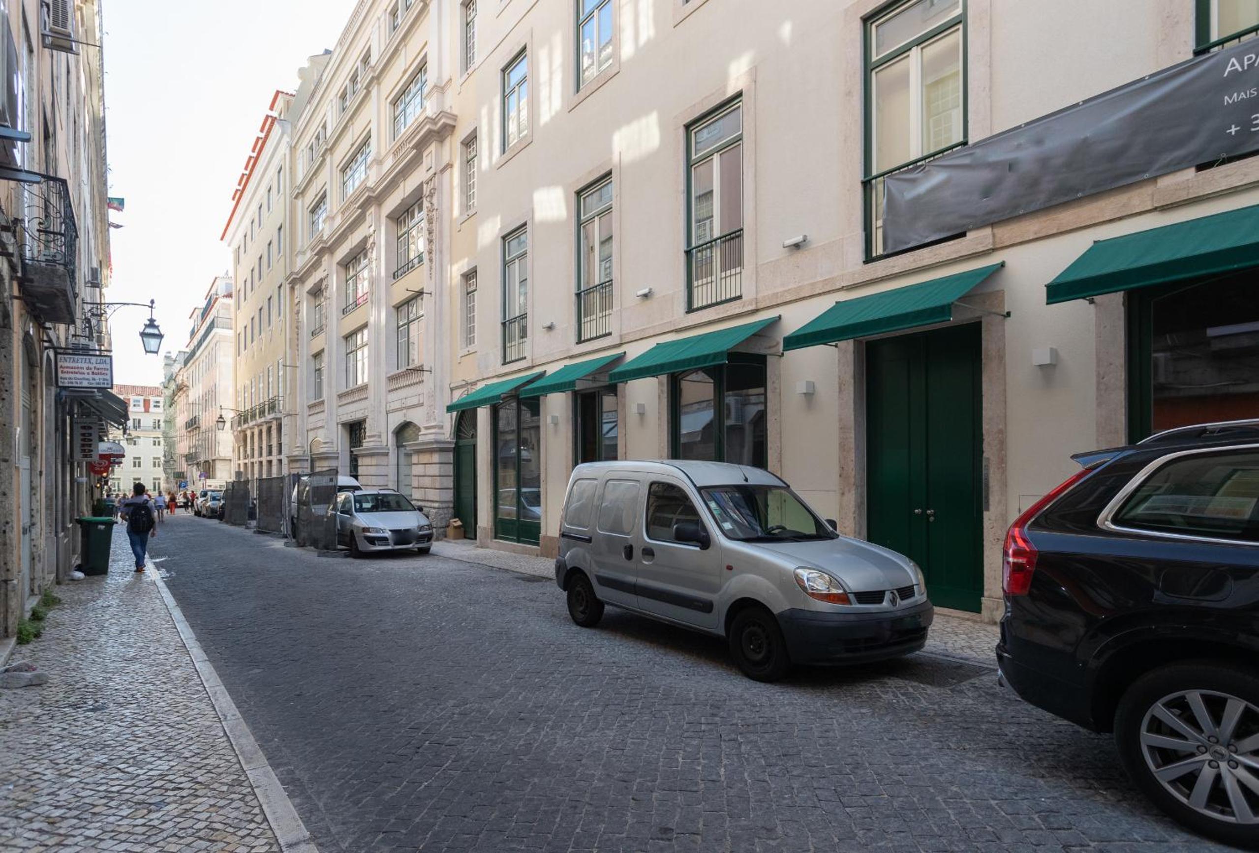 FLH Chiado Stylish Flat
