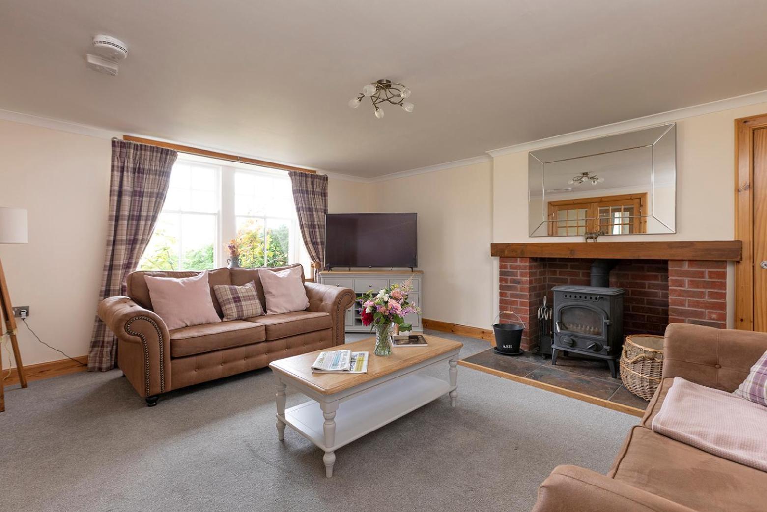 Drumlanrig Mains Cottage view 3