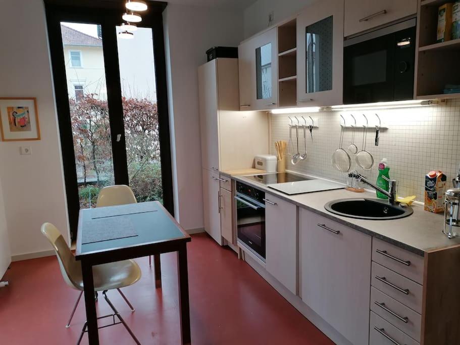 exklusive Wohnung in Architekten Villa, nähe Theater