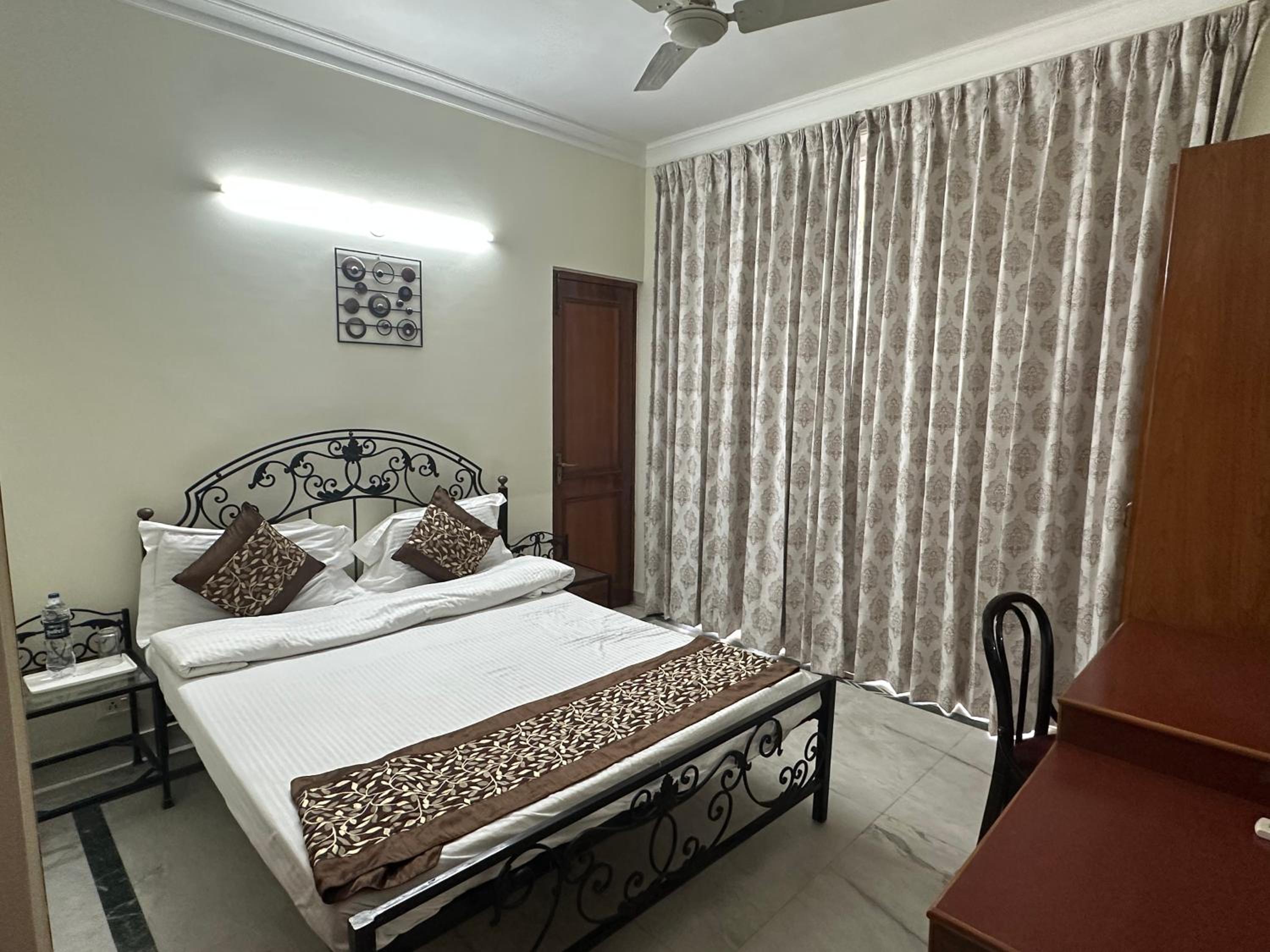 Pamposh Guest House, Gurgaon view 4