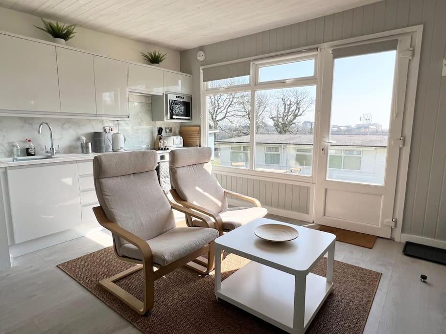 Little Haven, one bed chalet in Dartmouth, Devon view 3