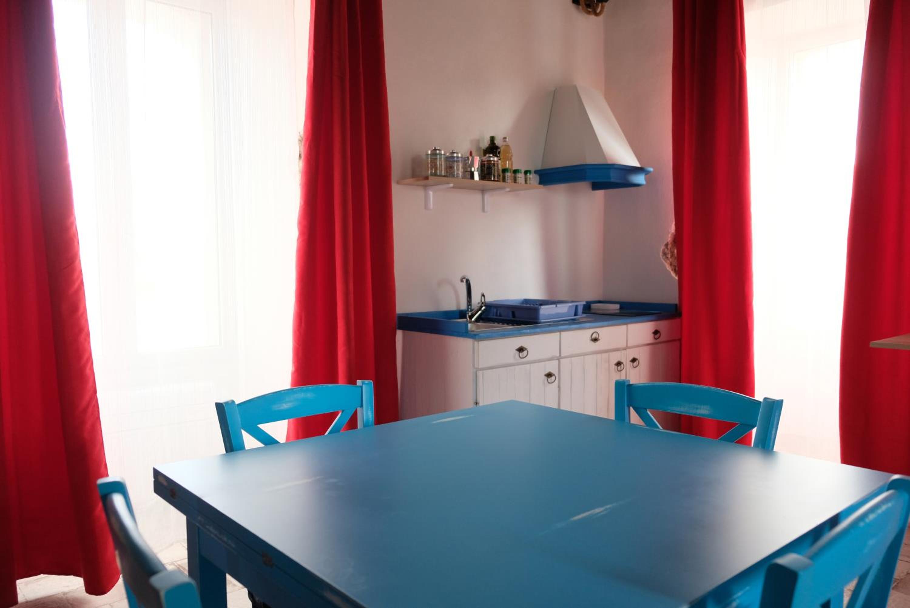 La Torretta en Torre Annunziata — kitchen